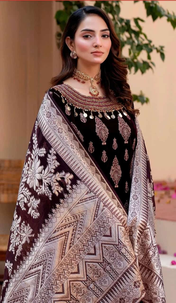 Brit 3 piece luxury velvet_5020 Pakistani ladies suit P1