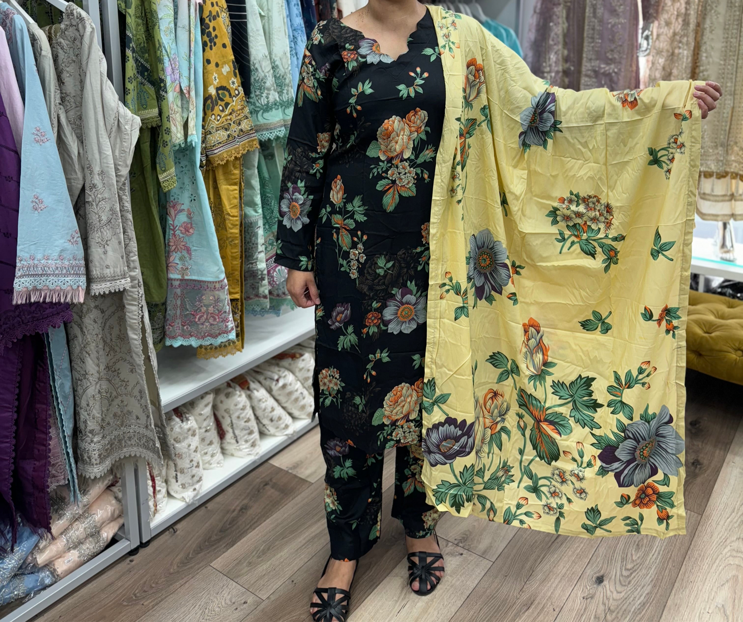 M print inspired linen 3 piece_4038 Pakistani suits for ladies B261