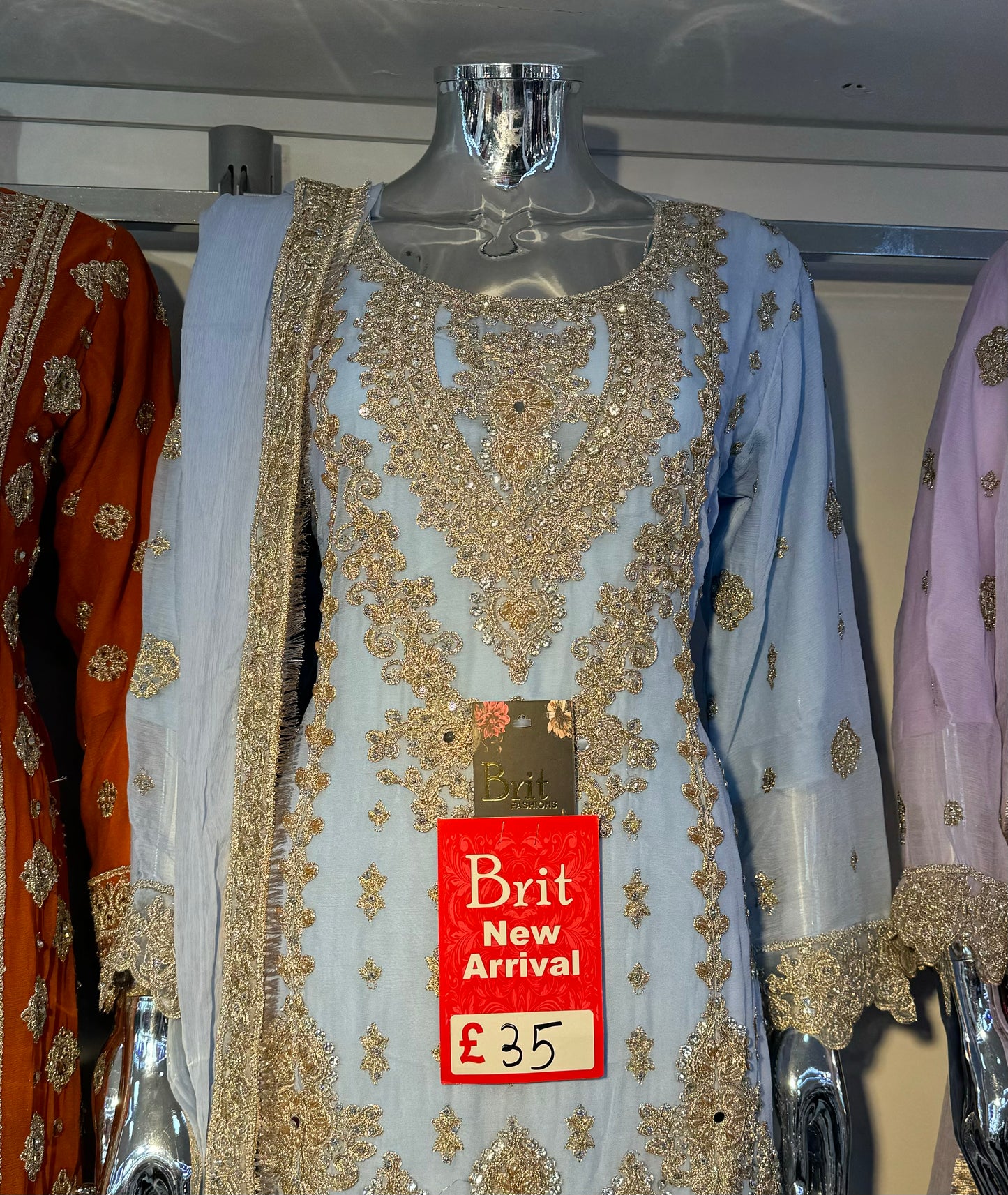 Brit 3 piece chiffon_2007 Z1