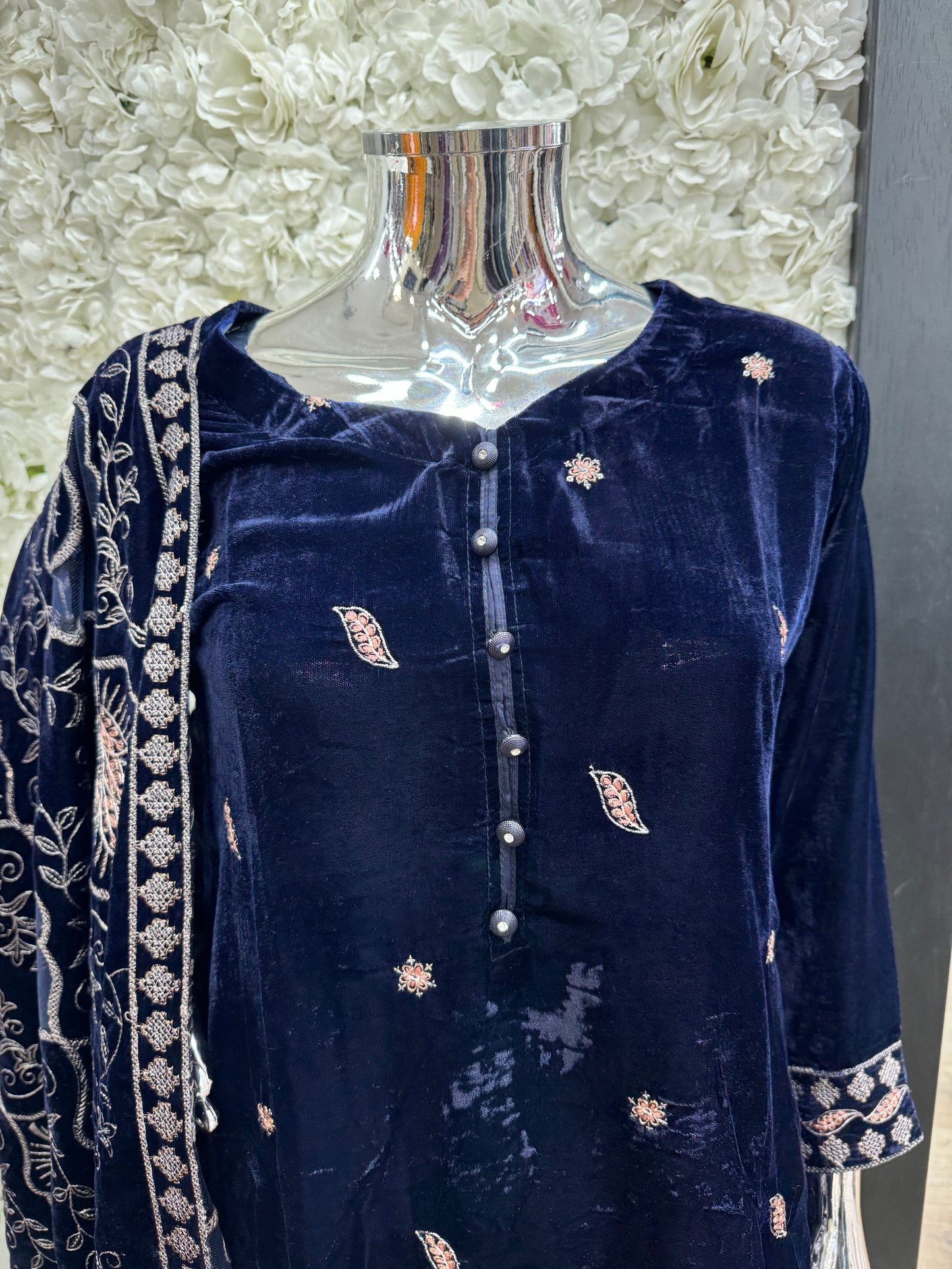 Brit 3 piece luxury Valvet with designer shawl_81042 Pakistani ladies suit Navy B285