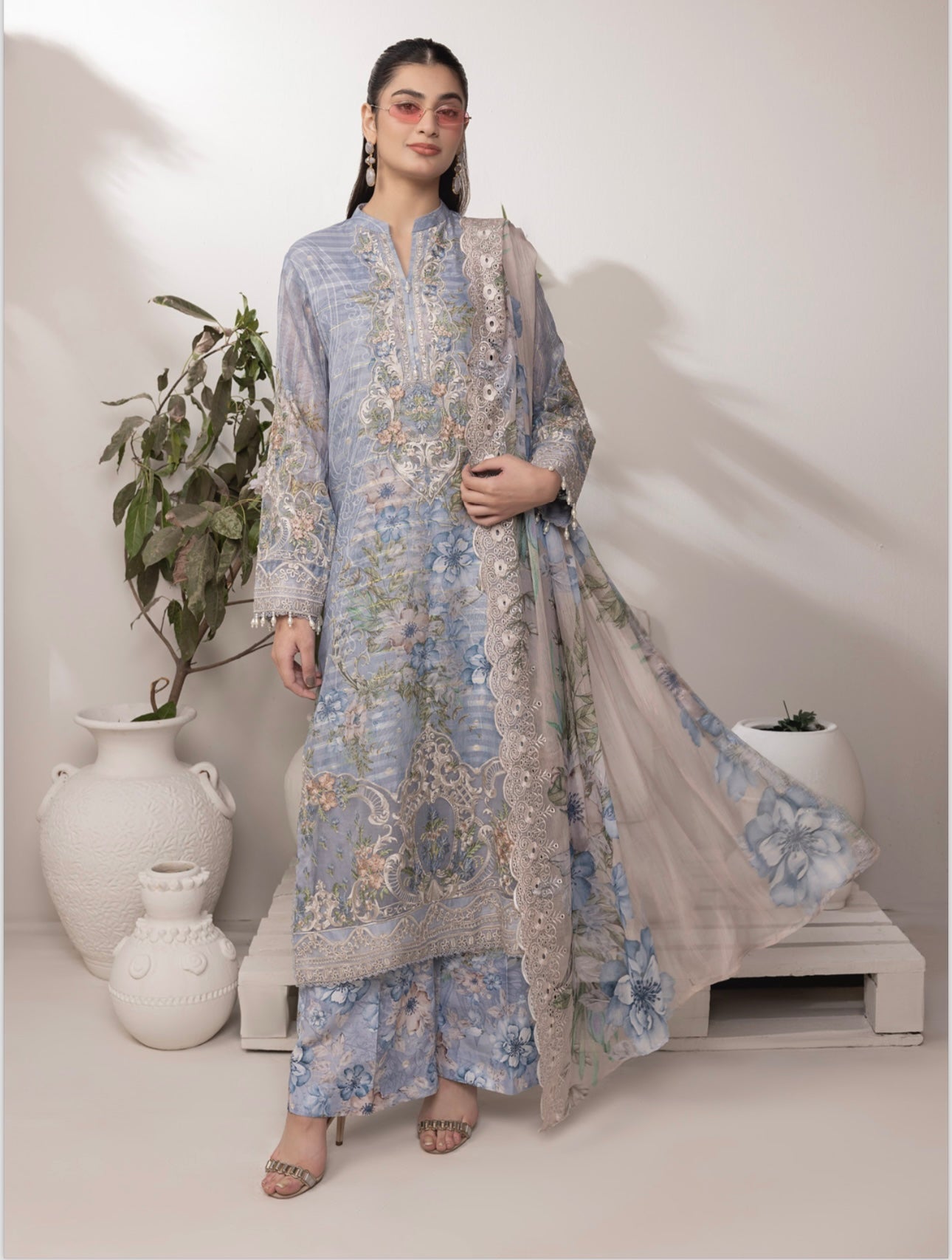 Brit 3 piece Jacquard _100250 ladies suit B145