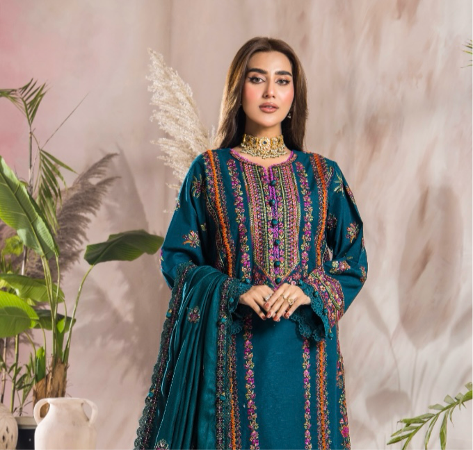 Esha ayesha original 3 piece stitched_7034 Pakistani winter dress