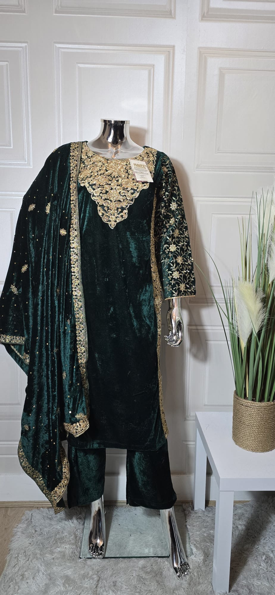 Brit Valvet 3 piece with Valvet shawl_4093 D2 green
