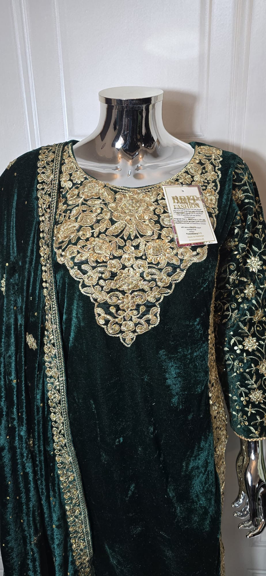 Brit Valvet 3 piece with Valvet shawl_4093 D2 green