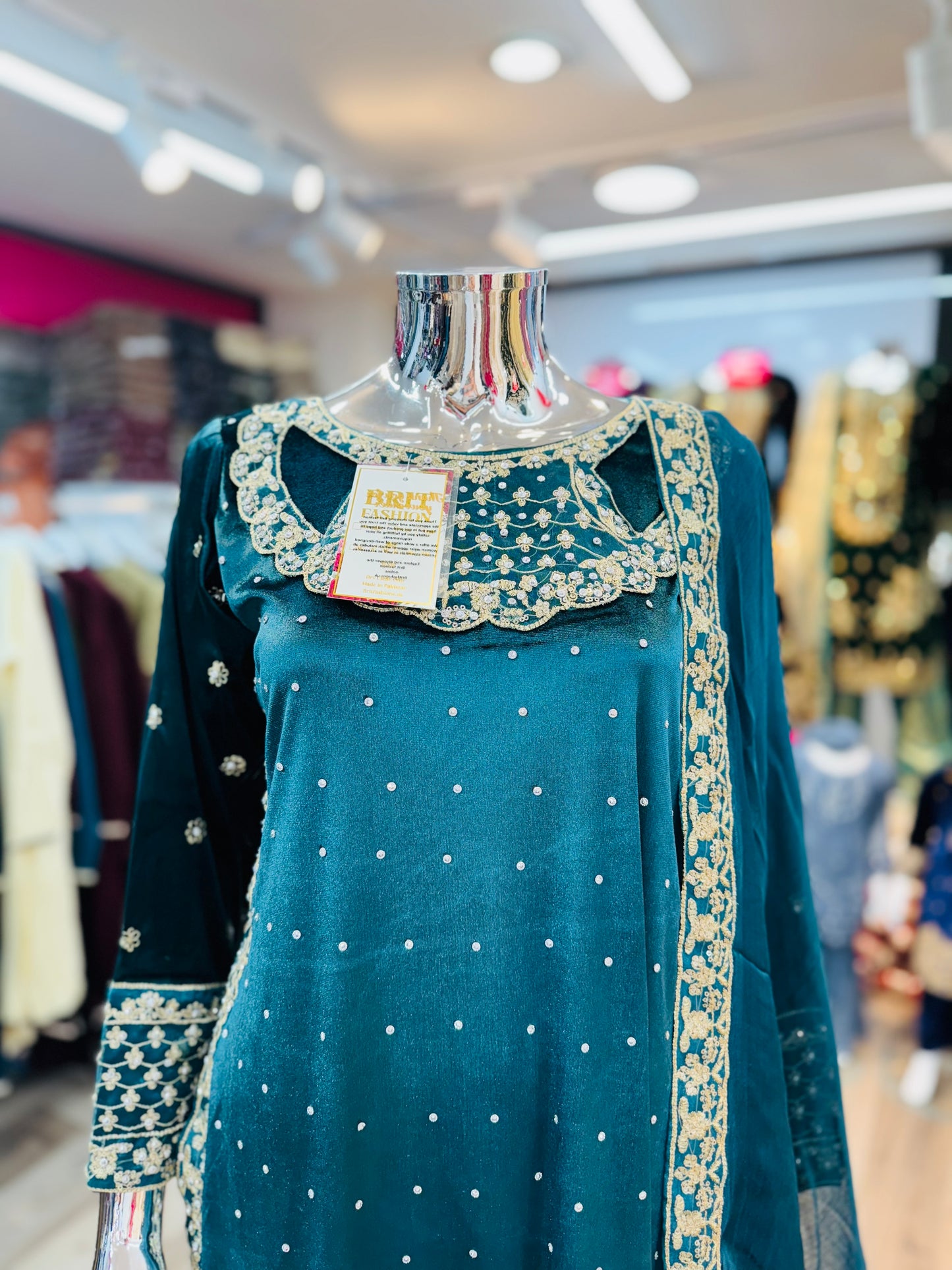 Brit 3 piece velvet_5016 Pakistani ladies suit B3