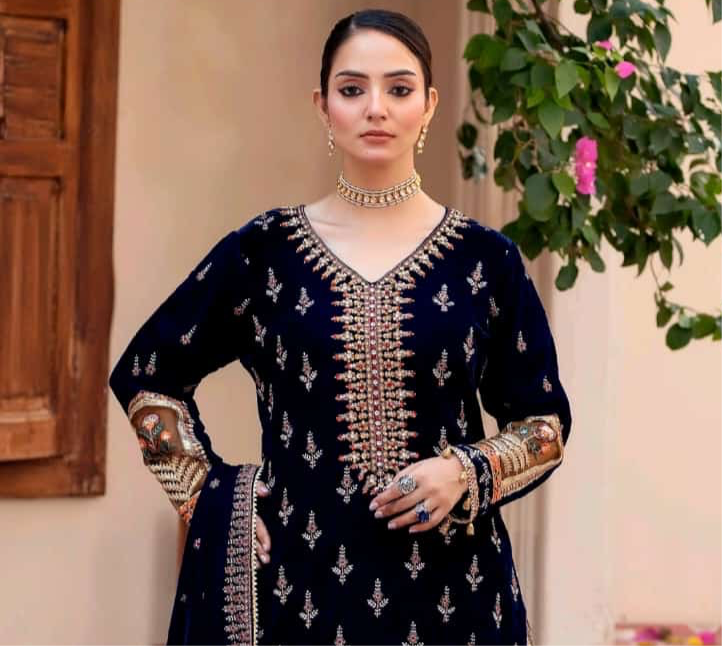 Brit 3 piece luxury velvet_5022 Pakistani ladies suit P1