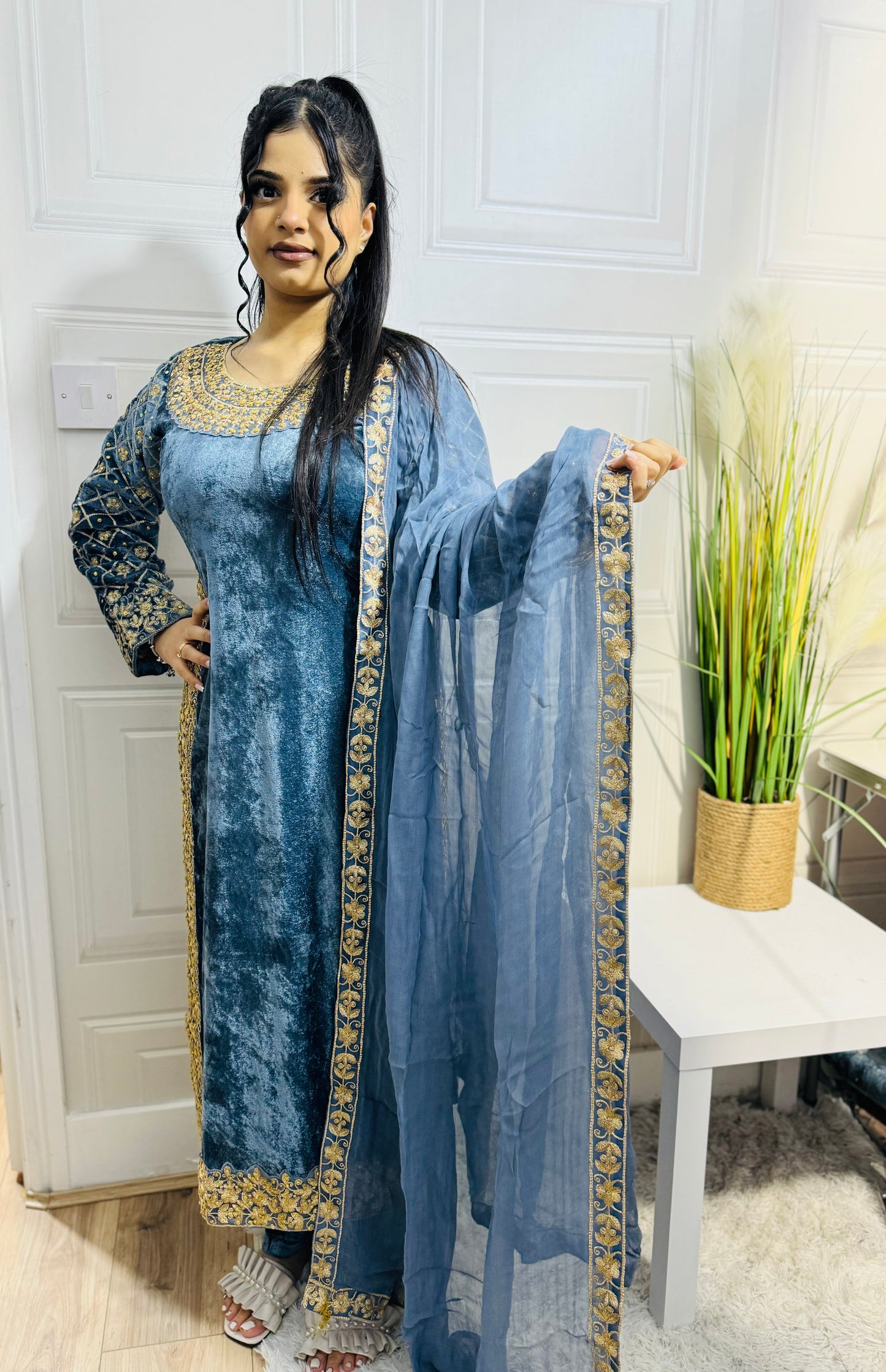 Brit 3 piece velvet_7005 Pakistani ladies suit grey B43