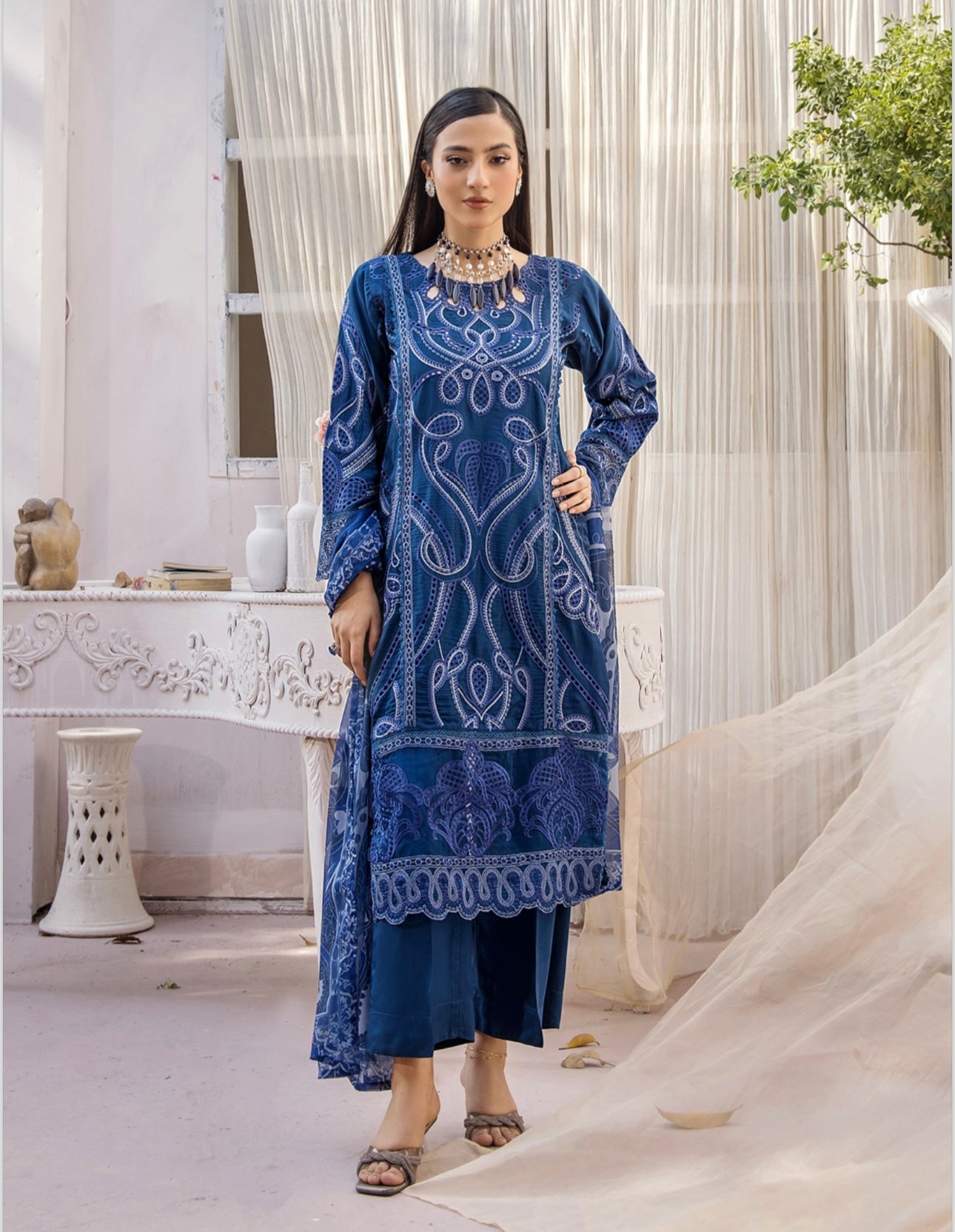 Brit 3 piece Visocose _100252 ladies suit B144
