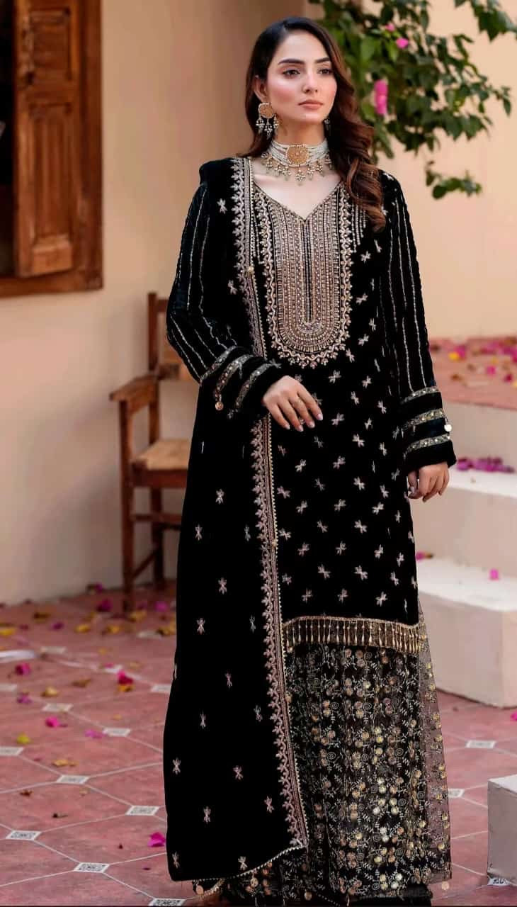 Brit 3 piece luxury velvet_5024 Pakistani ladies suit P1