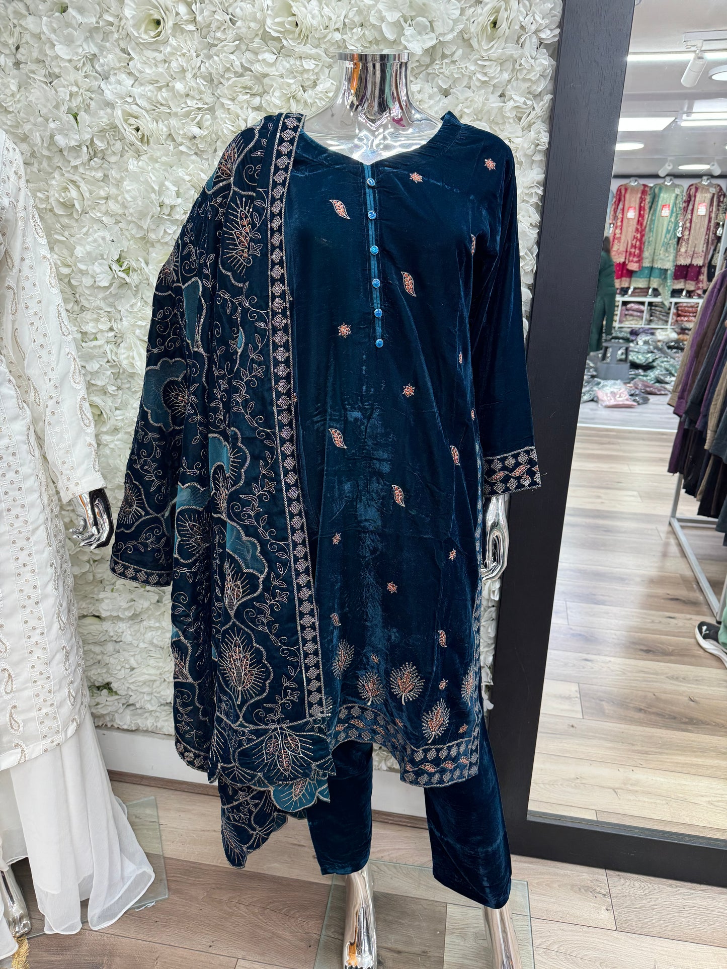 Brit 3 piece luxury Valvet with designer shawl_81042 Pakistani ladies suit Teal B285