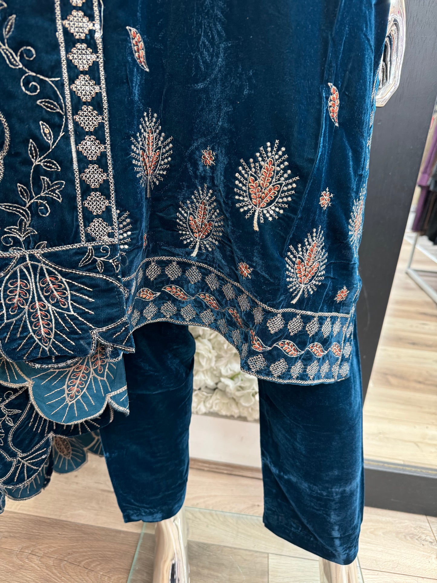 Brit 3 piece luxury Valvet with designer shawl_81042 Pakistani ladies suit Teal B285