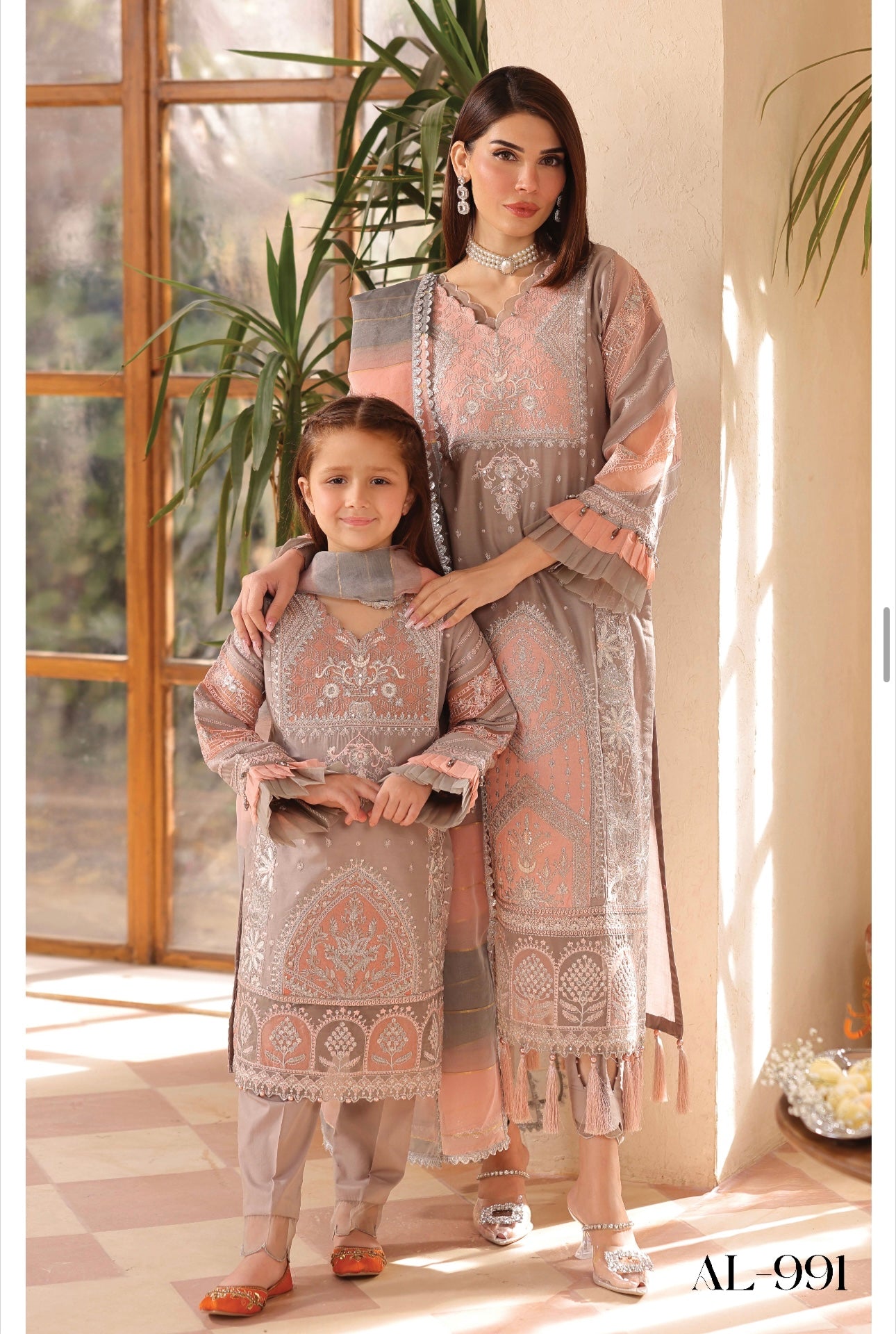 Simrans Lamhey Mother and Daughter 3 piece_10049 B107