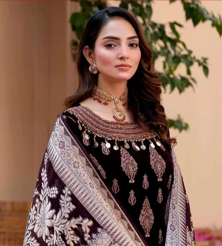 Brit 3 piece luxury velvet_5020 Pakistani ladies suit P1
