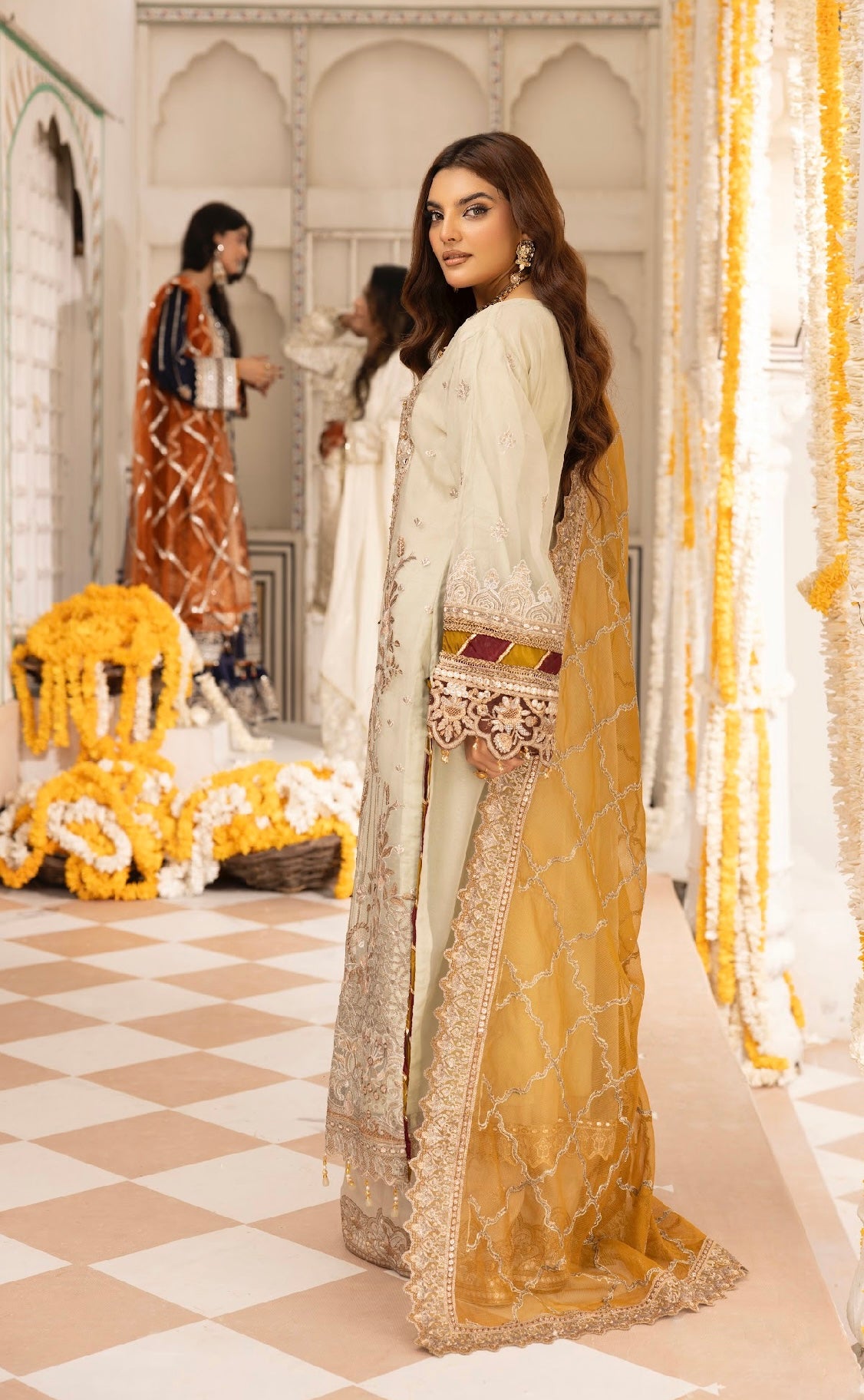 Simrans 3 piece lux wedding wear_100192 Pakistani ladies suit B132