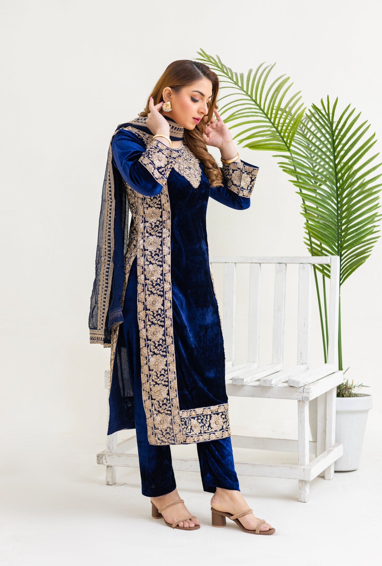 Brit 3 piece velvet _2054 ladies Pakistani suit B29