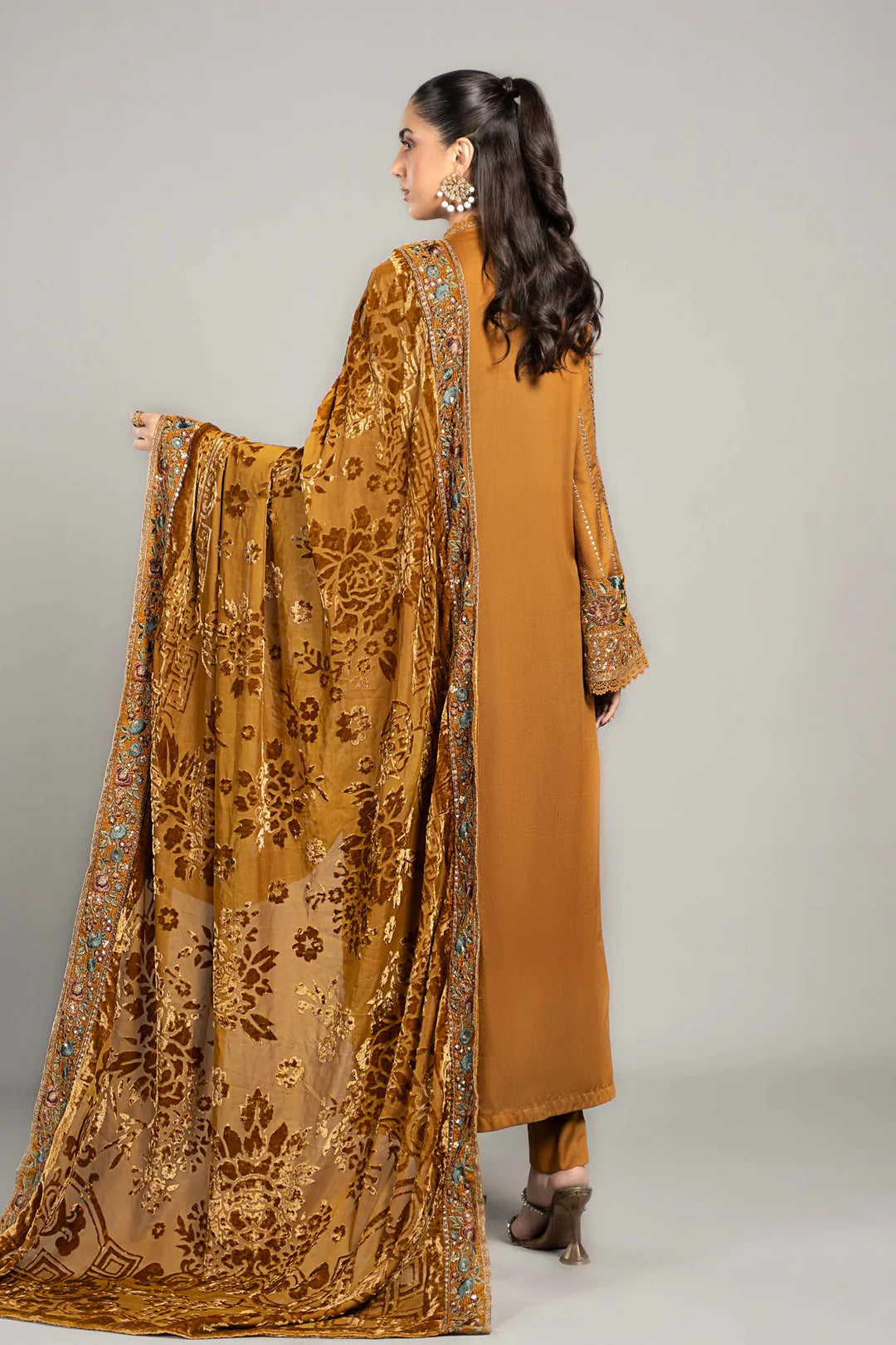M B original 3 piece stitched_4062 Pakistani winter dress