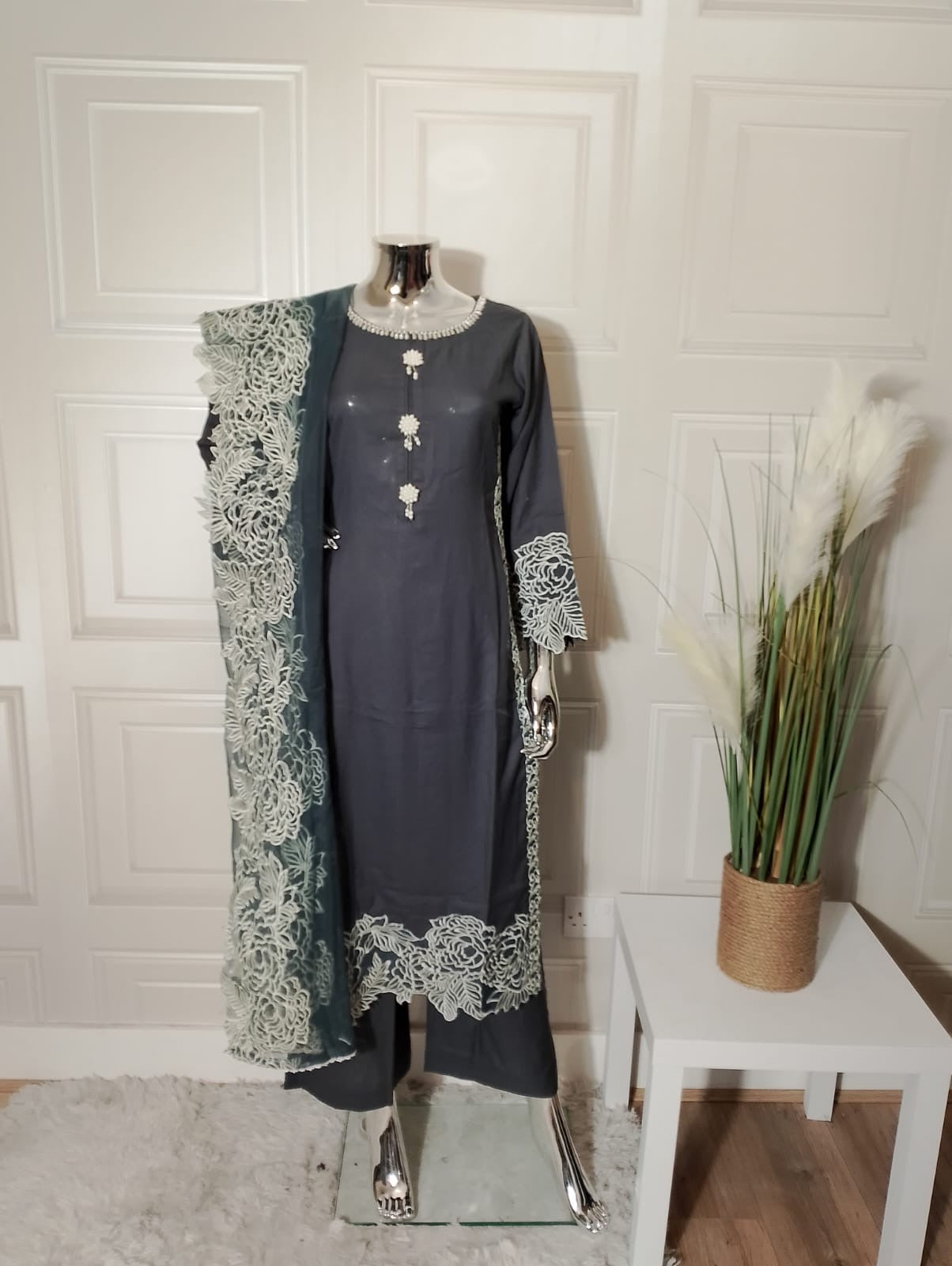 Brit Dhanak 3 piece_4030 Grey B22