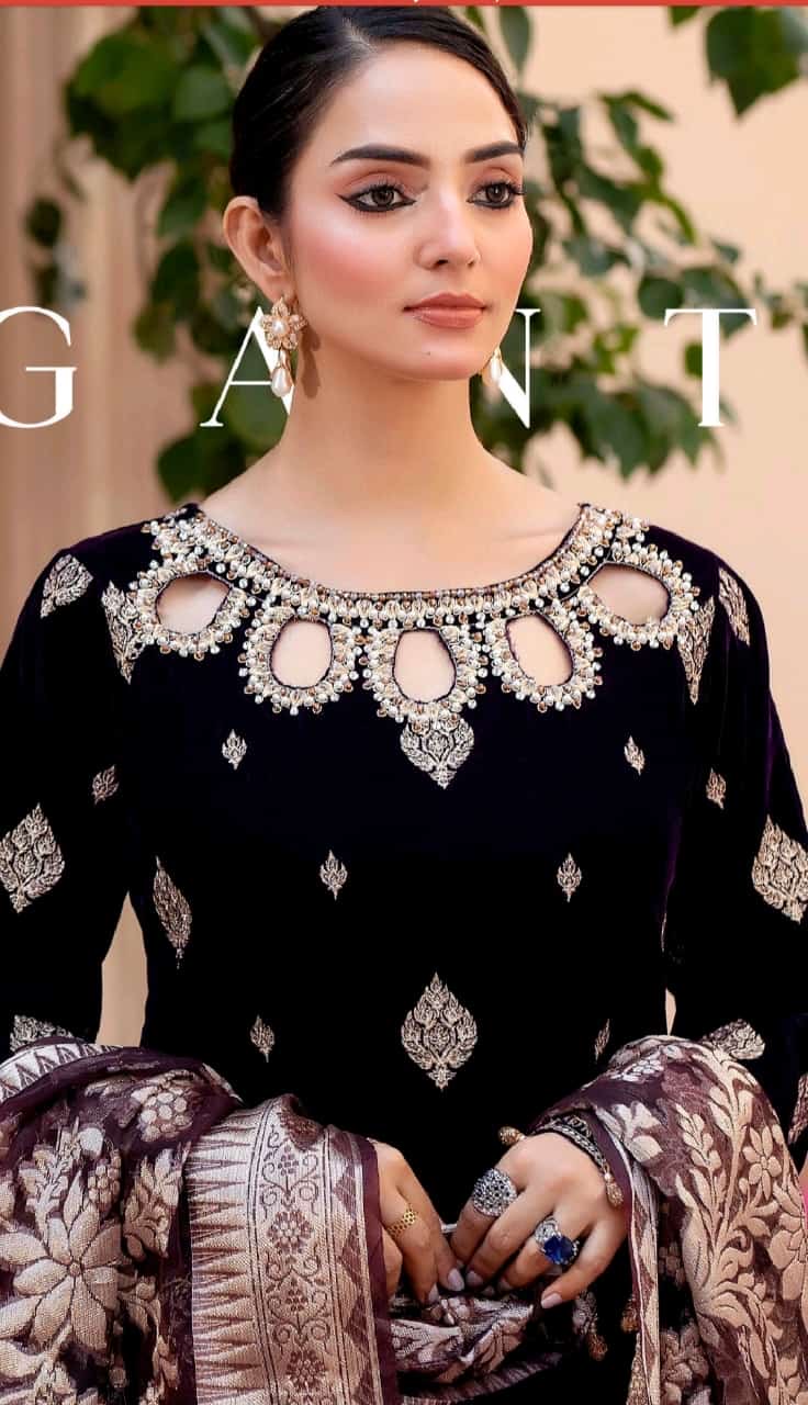 Brit 3 piece luxury velvet_5023 Pakistani ladies suit P1