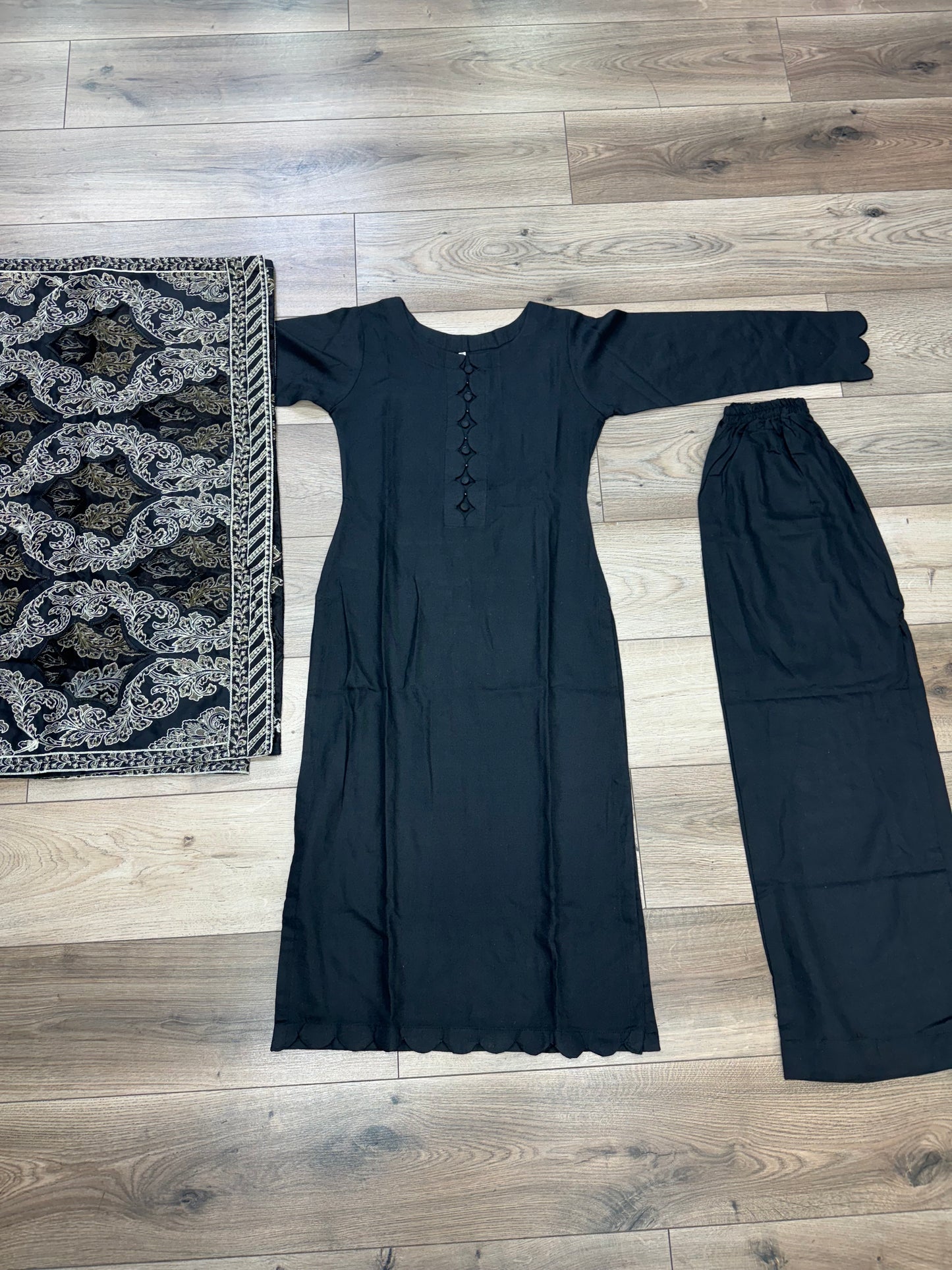Brit 3 piece Dhanak _81042 Pakistani ladies suit Black CD2