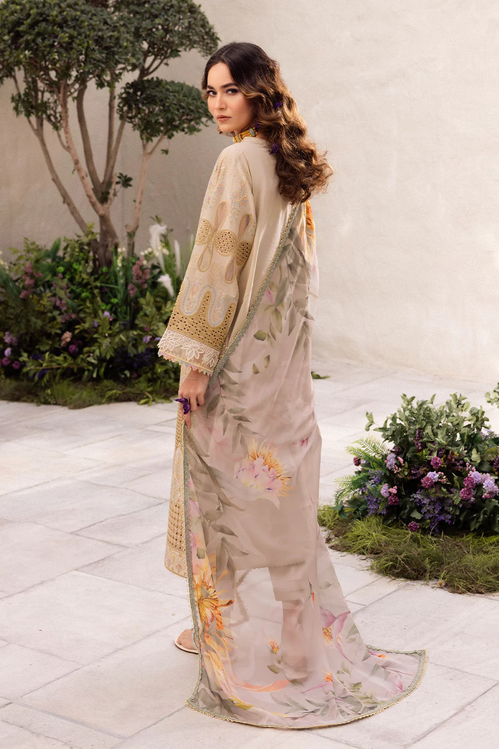 Iznik designer_1570 Pakistani ladies suit IZ1