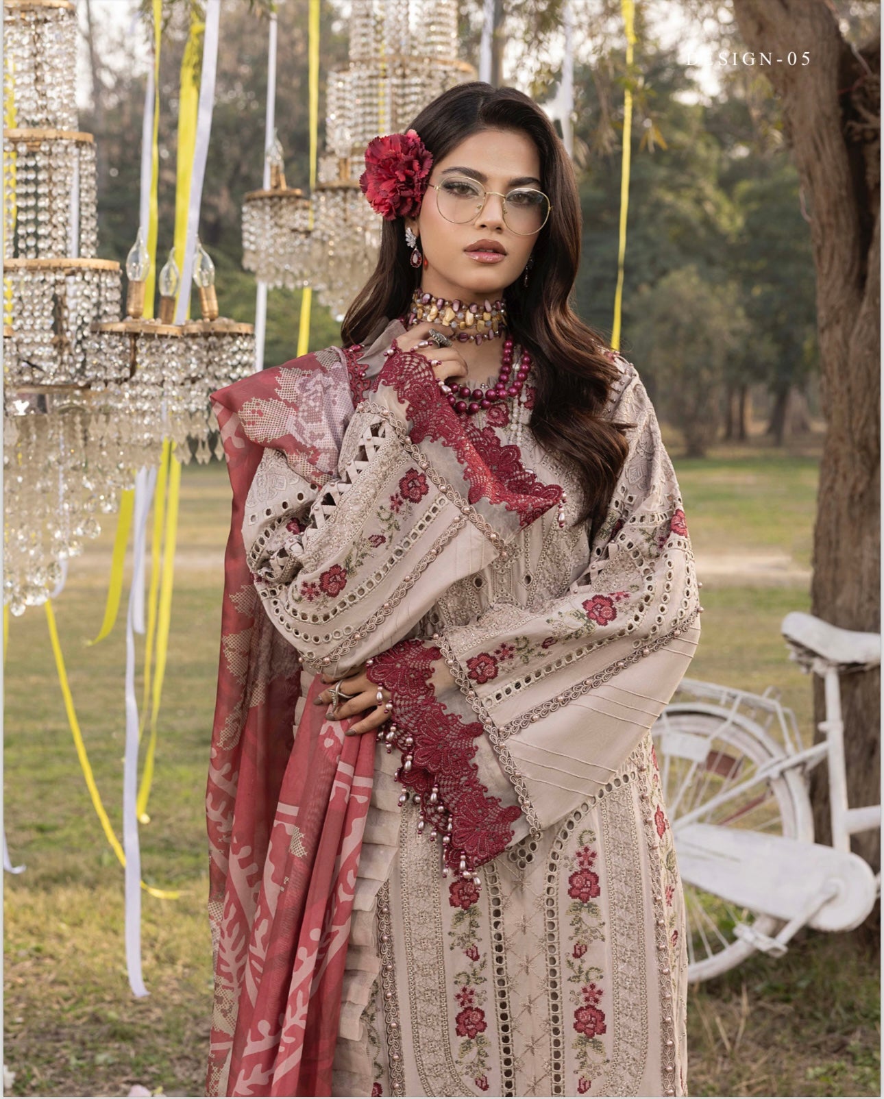 TT 3 piece embroidery lawn _81042 Pakistani ladies suit B219