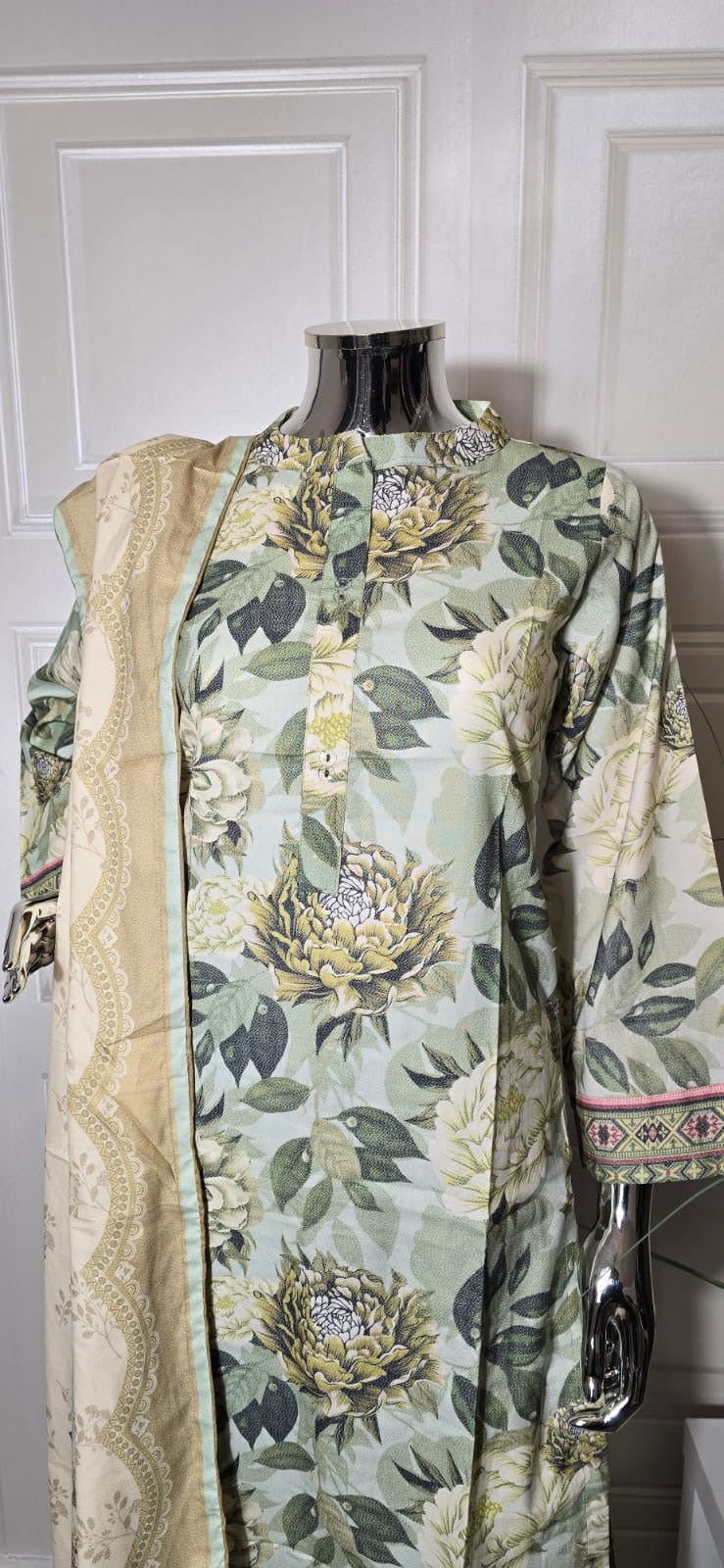 Barouque Dhanak 3 piece_4037 Pakistani suits for ladies DB1