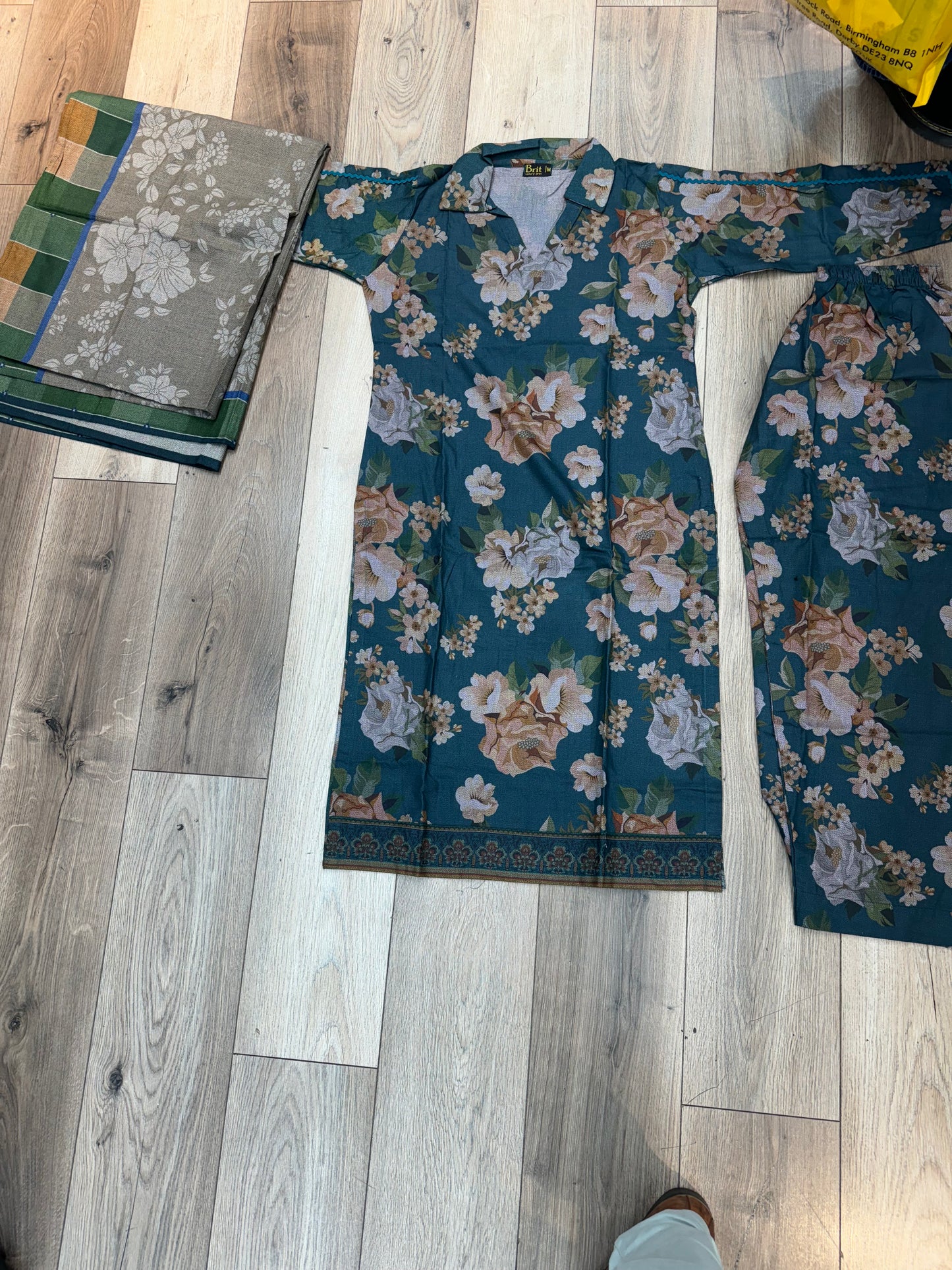 Barouque Dhanak 3 piece_4038 Pakistani suits for ladies DB1