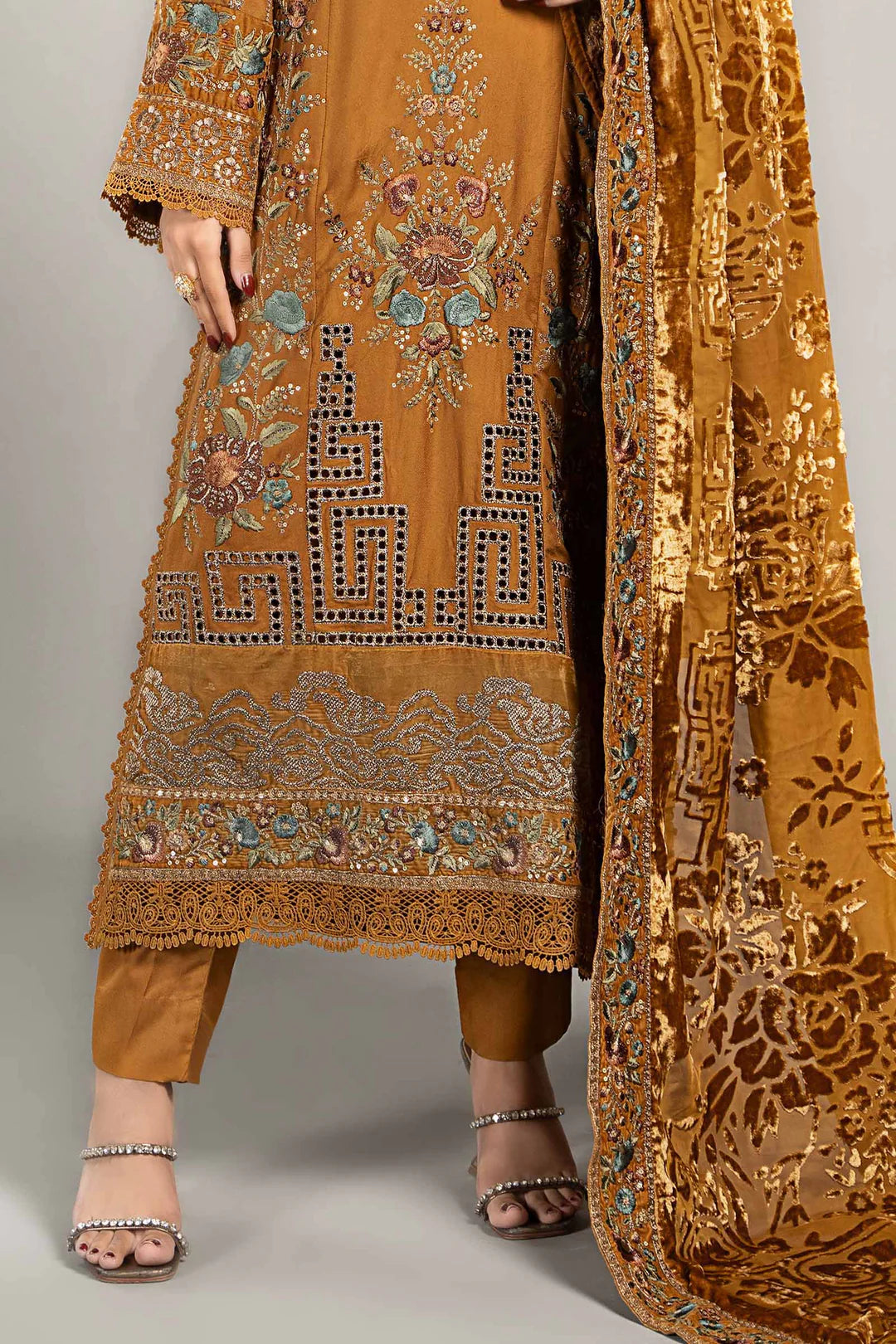 M B original 3 piece stitched_4062 Pakistani winter dress