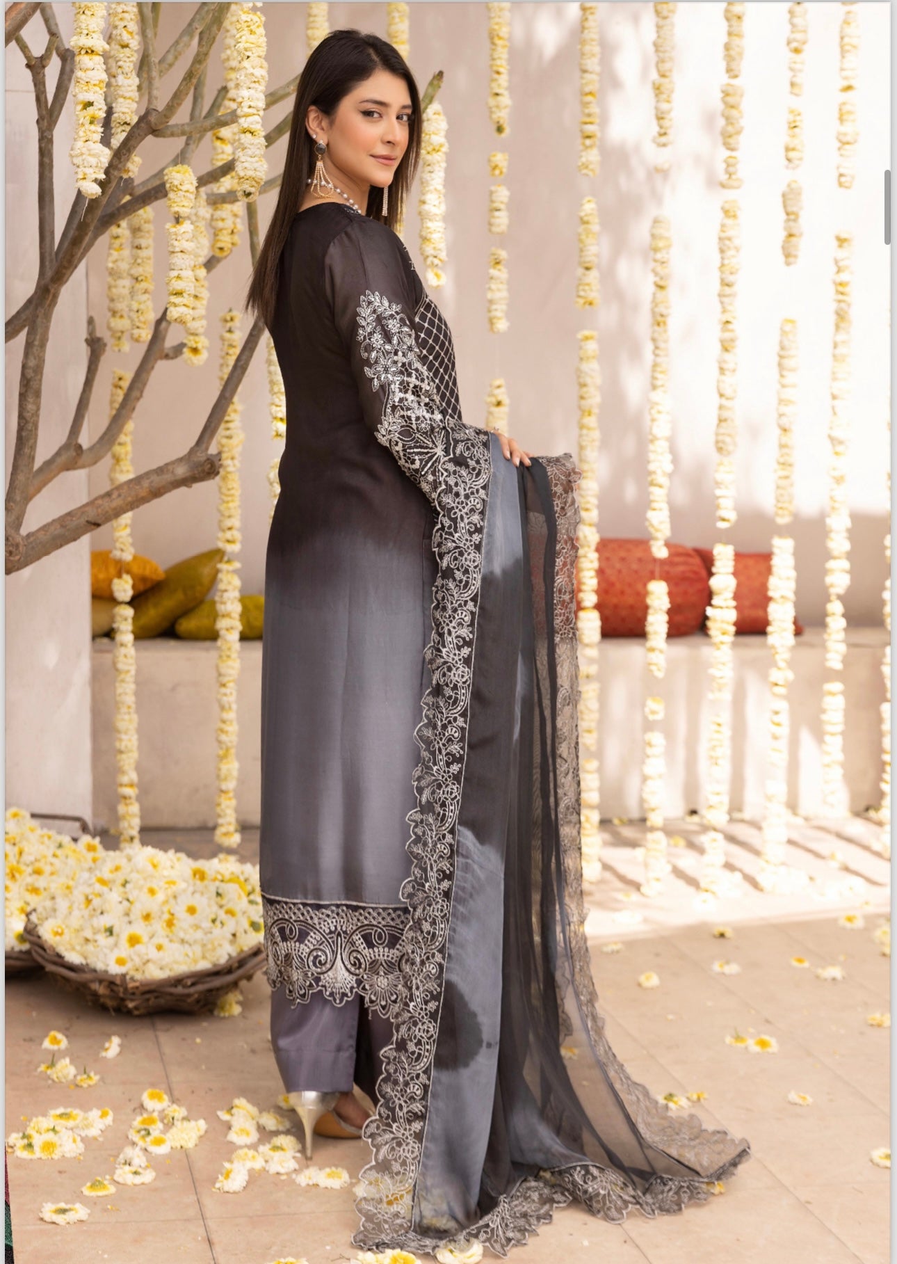 Simrans 3 piece lux wedding wear_100184 Pakistani ladies suit B131