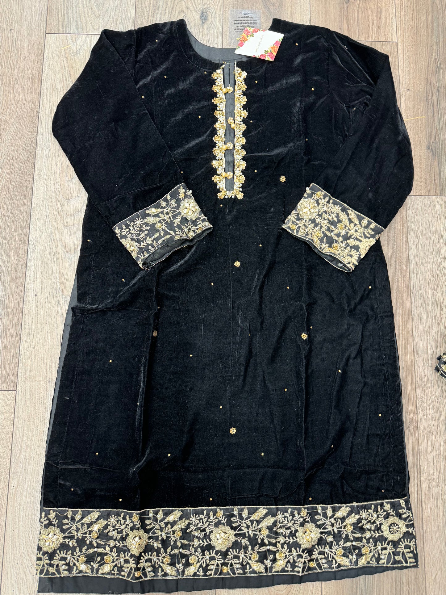 Brit 3 piece luxury 11000 Valvet with Valvet shawl_81042 Pakistani ladies suit Black B305