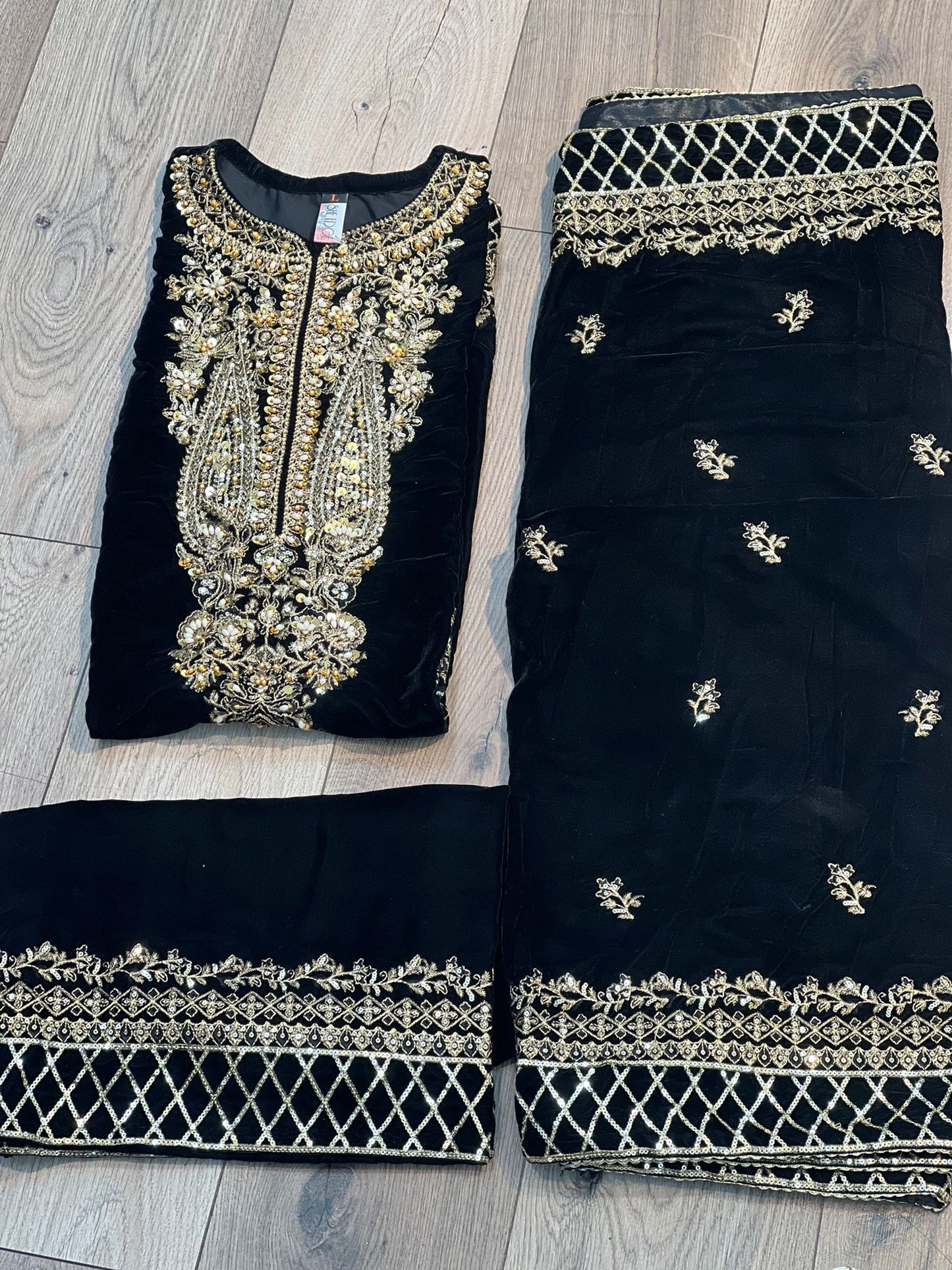 Brit 3 piece luxury Valvet winter Pakistani ladies suit_B314