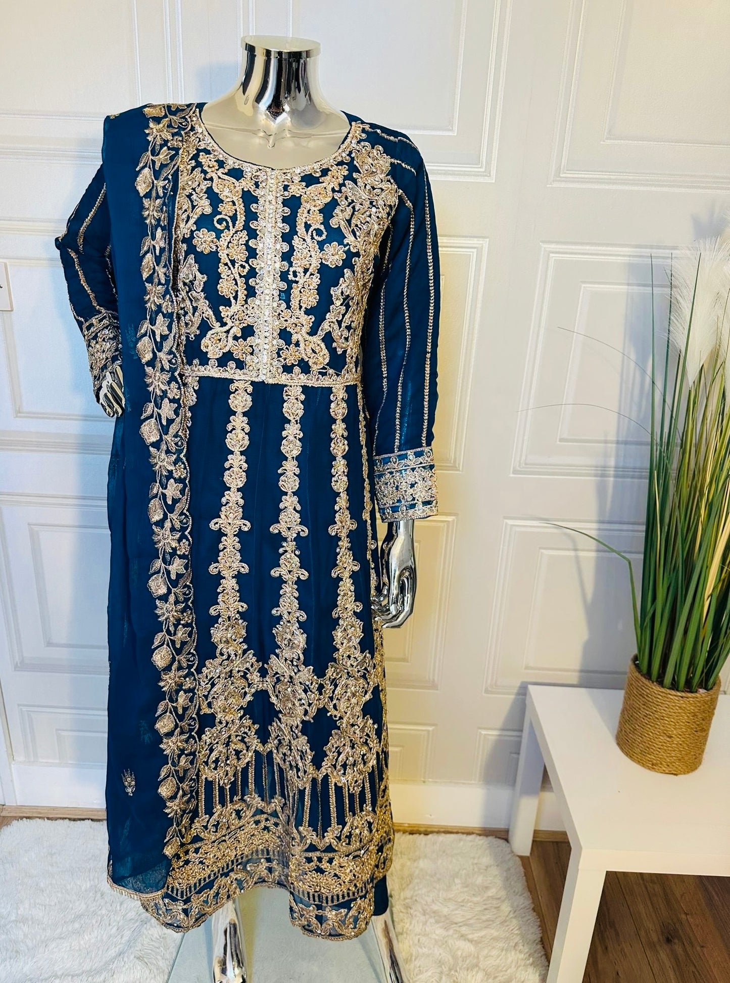 Brit 3 piece chiffon_2010 Z2