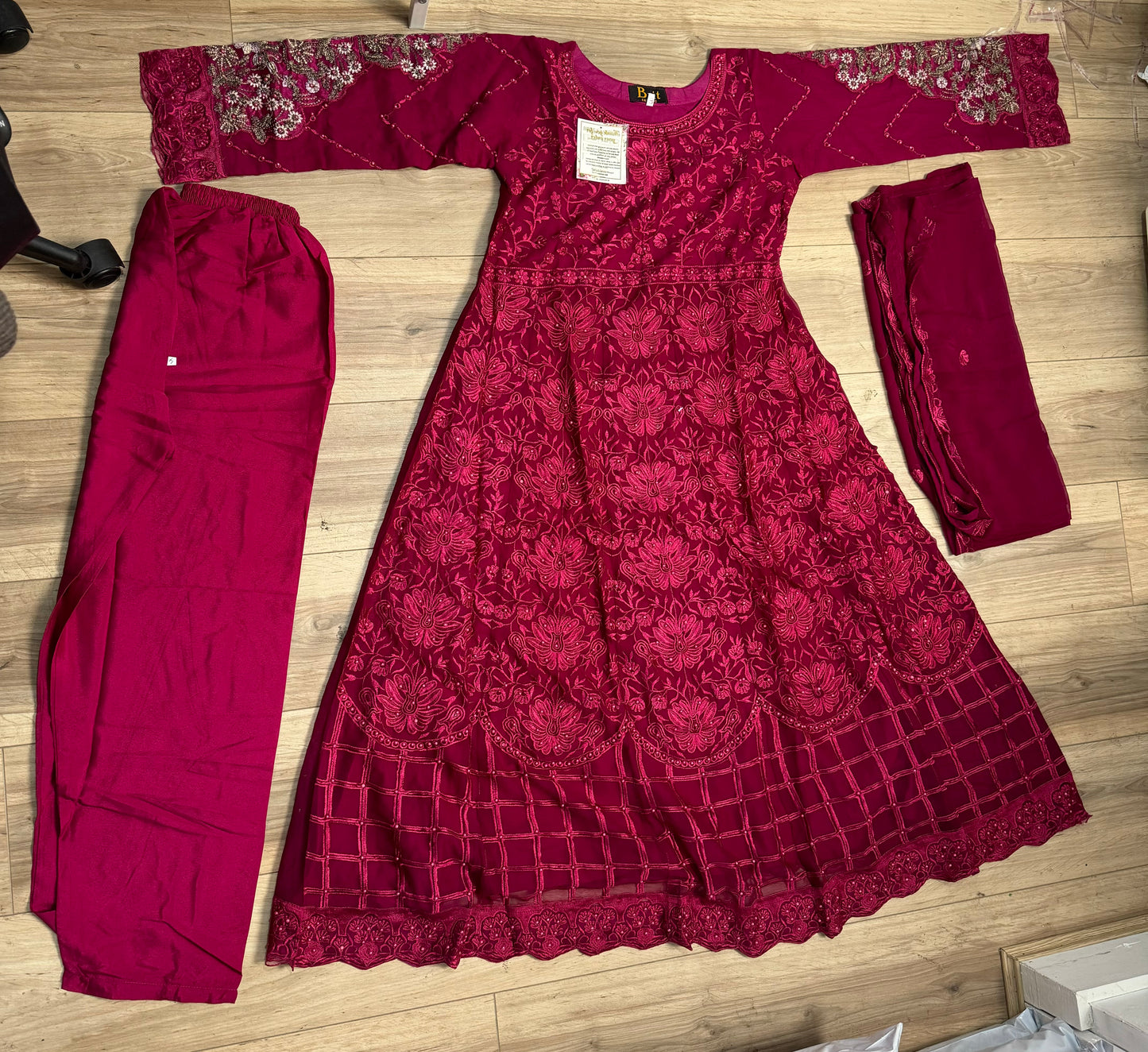 Brit 3 piece chiffon maxi_81042 Pakistani ladies suit B272