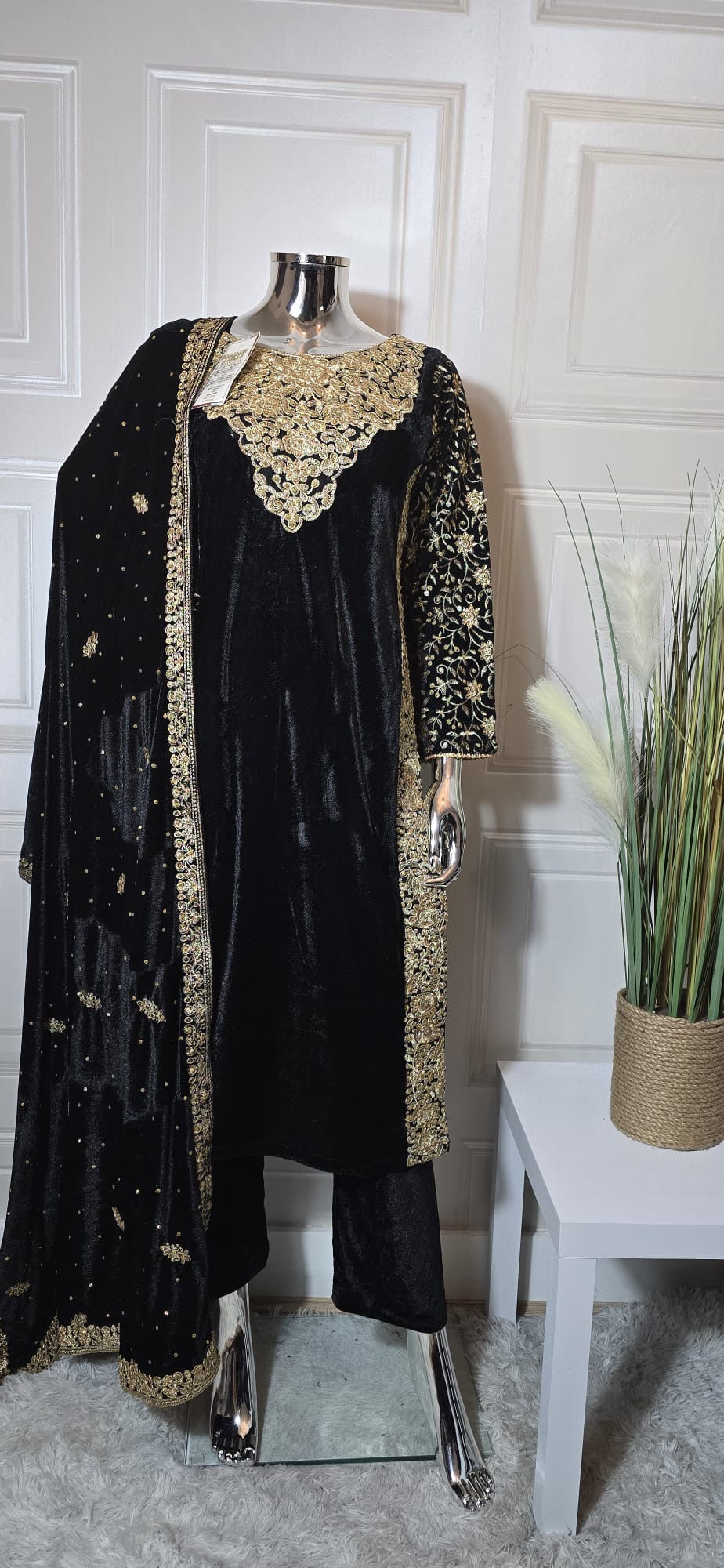 Brit Valvet 3 piece with Valvet shawl _4093 D2 black