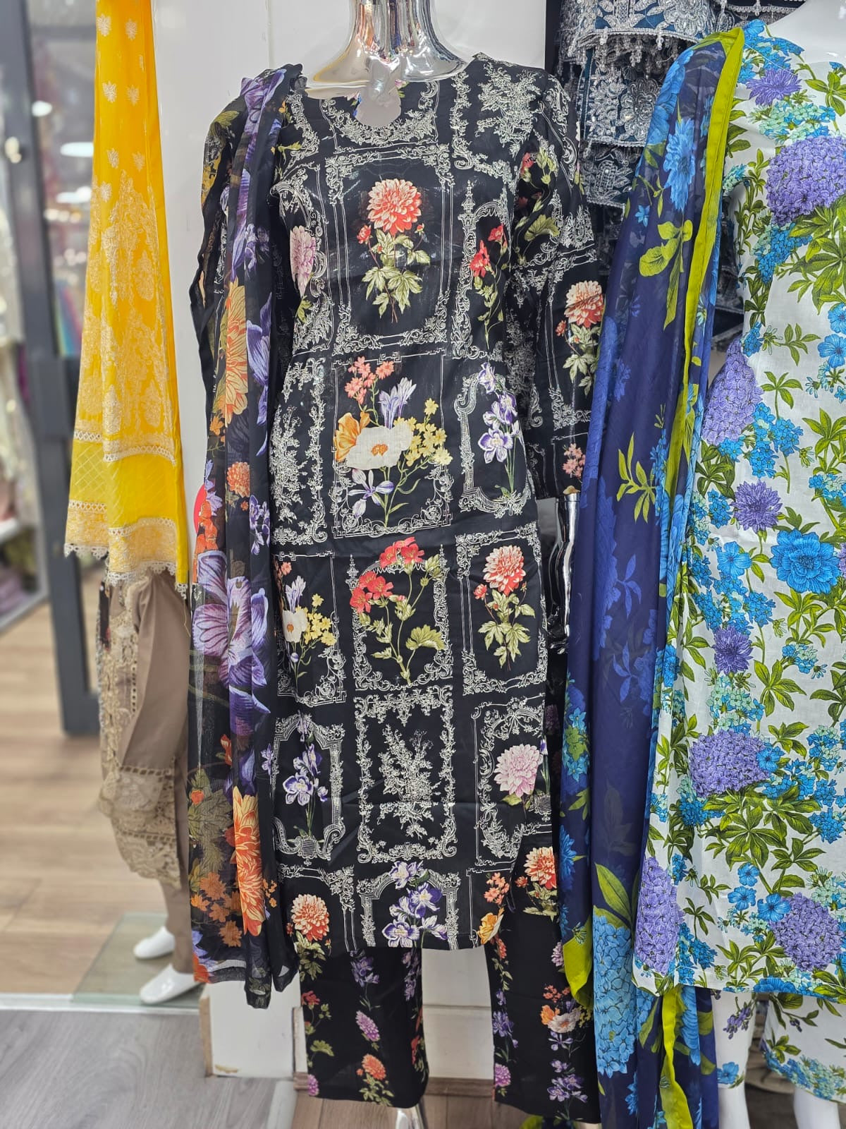 M print inspired 3 piece luxury lawn_81042 Pakistani ladies suit B202