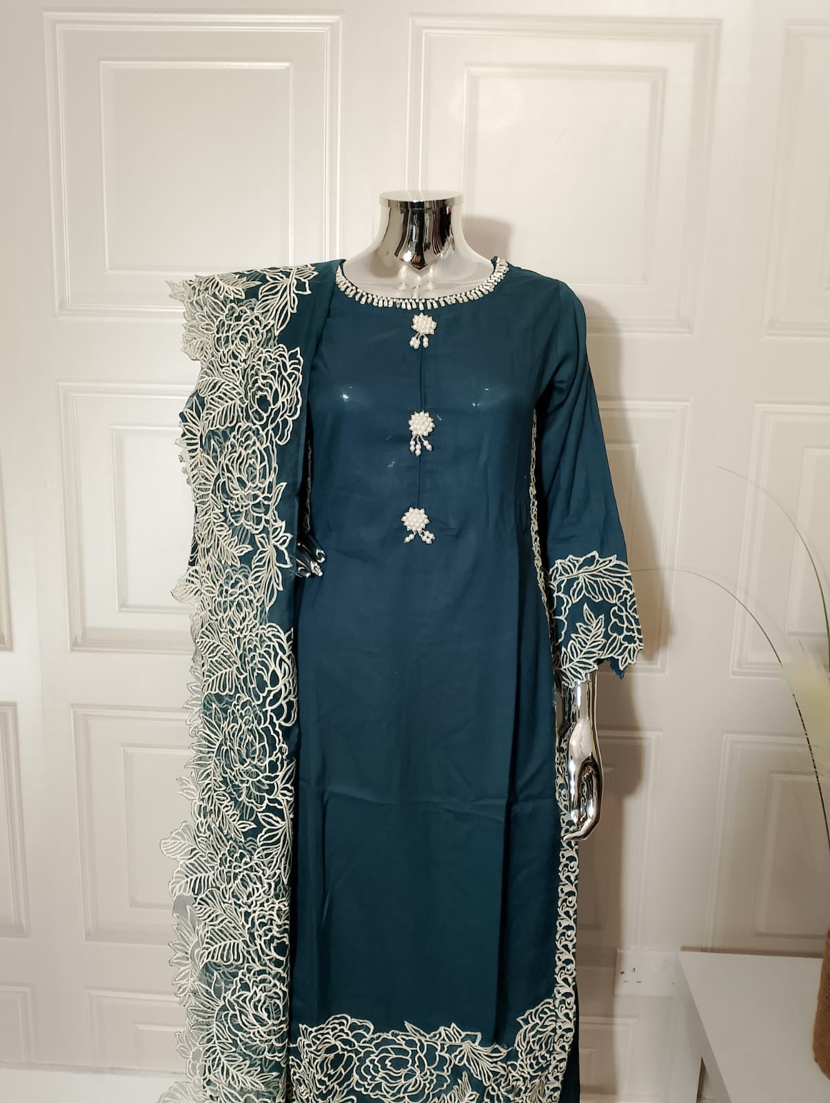Brit Dhanak 3 piece_4028 teal B22