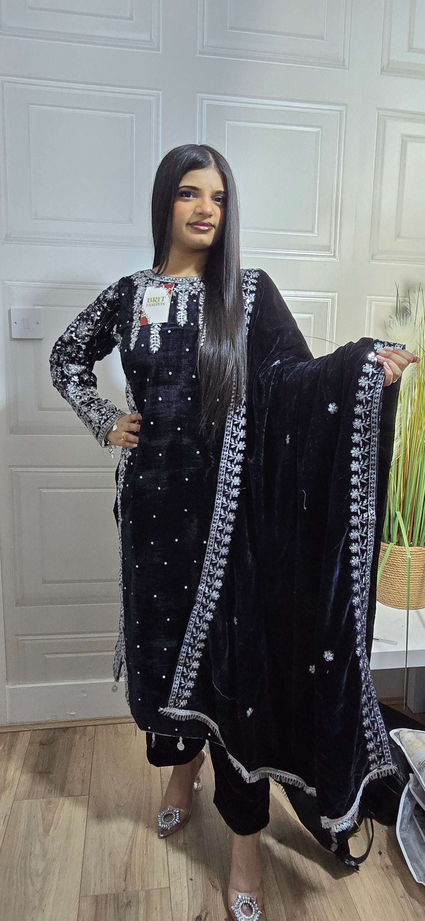 Brit 3 piece velvet_7027 ladies suit with shawl black B44