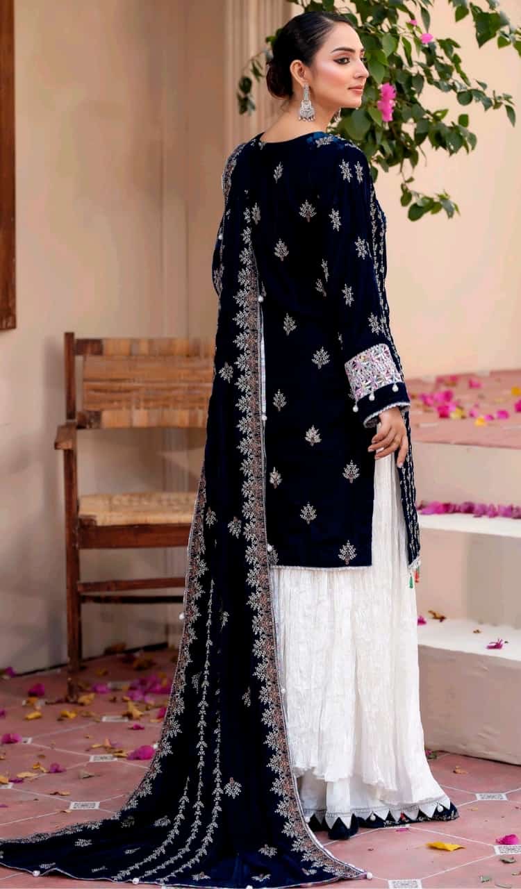 Brit 3 piece luxury velvet_5021 Pakistani ladies suit P1