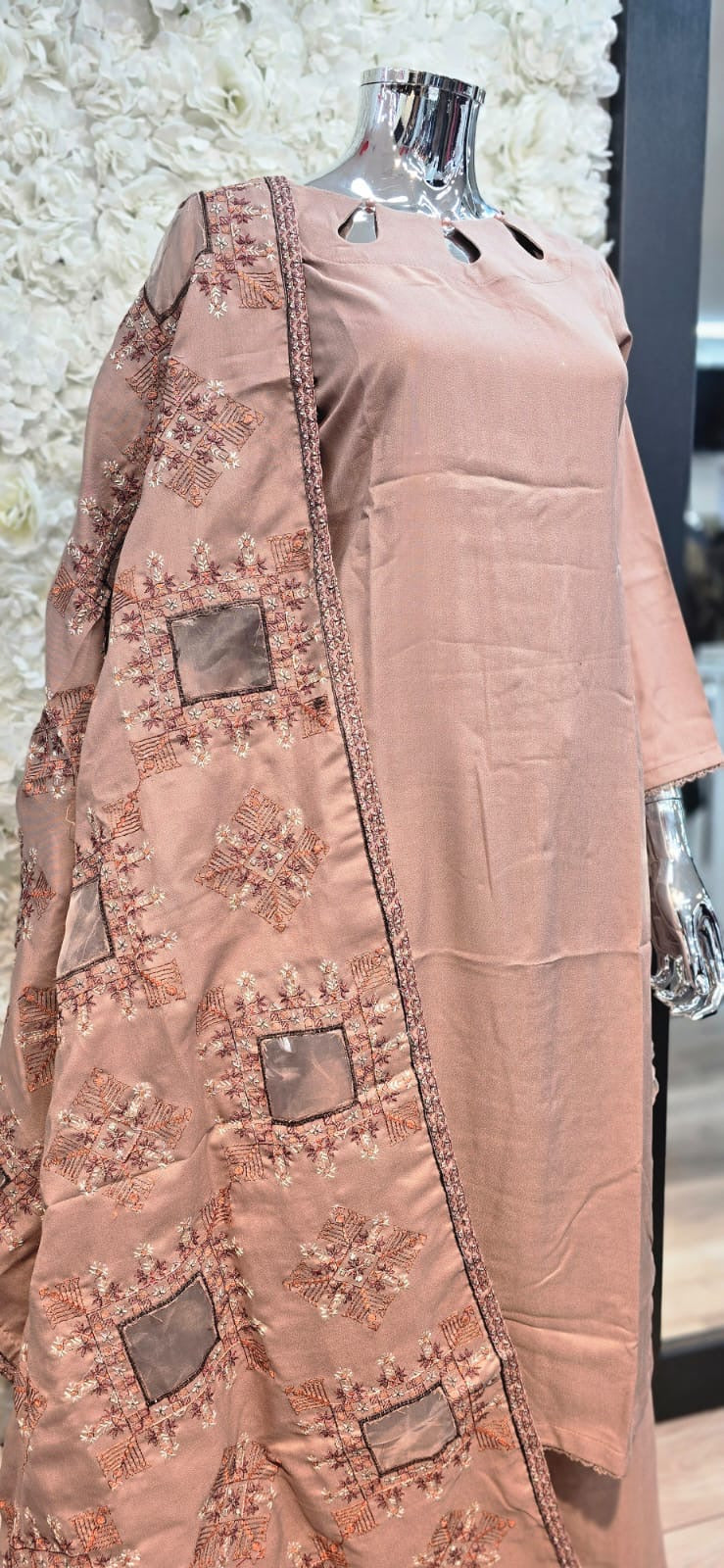 Brit 3 piece Dhanak with embroidery shawl_6061 ladies suit B33