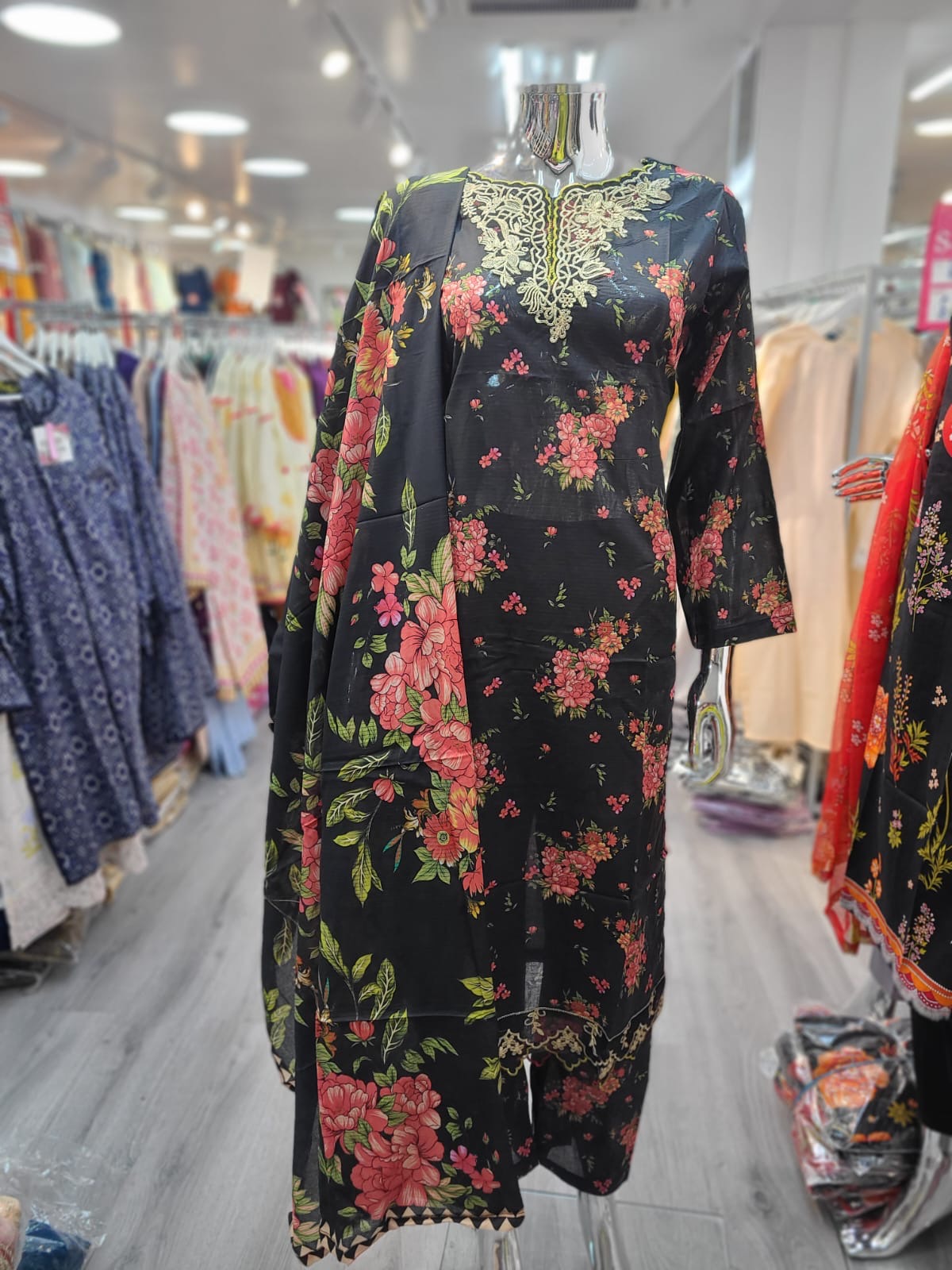 M print inspired 3 piece luxury lawn_81042 Pakistani ladies suit B202