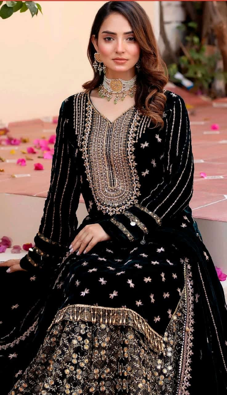 Brit 3 piece luxury velvet_5024 Pakistani ladies suit P1