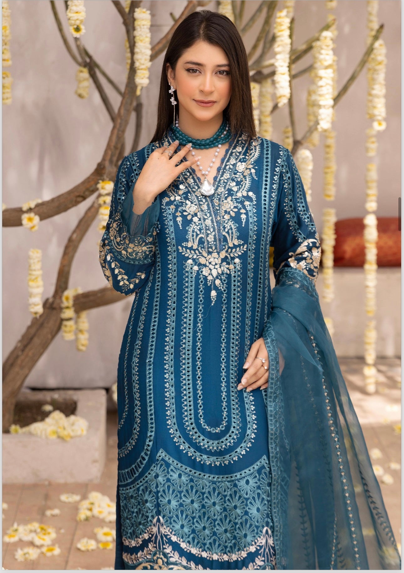 Simrans 3 piece lux wedding wear_100180 Pakistani ladies suit B131