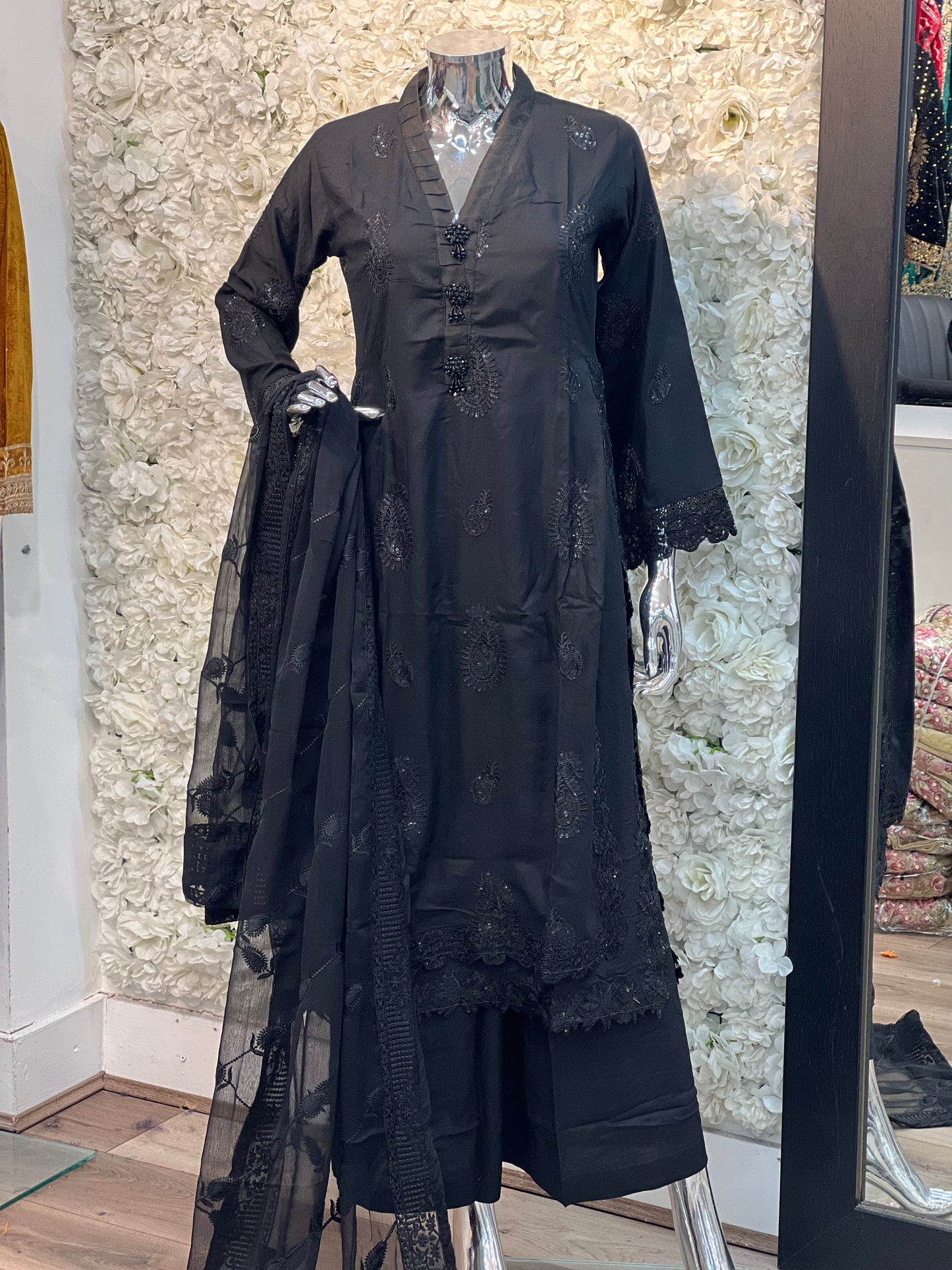 Brit 3 piece Viscose_6058 ladies suit black B32