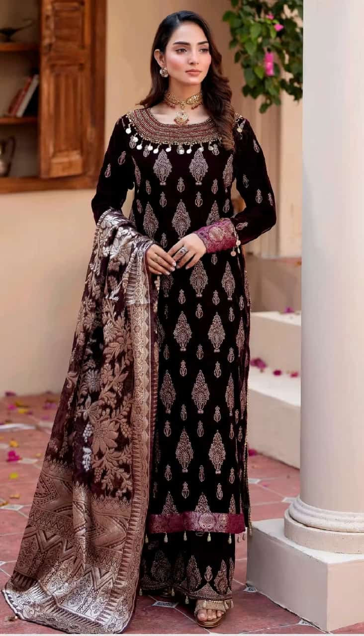 Brit 3 piece luxury velvet_5020 Pakistani ladies suit P1