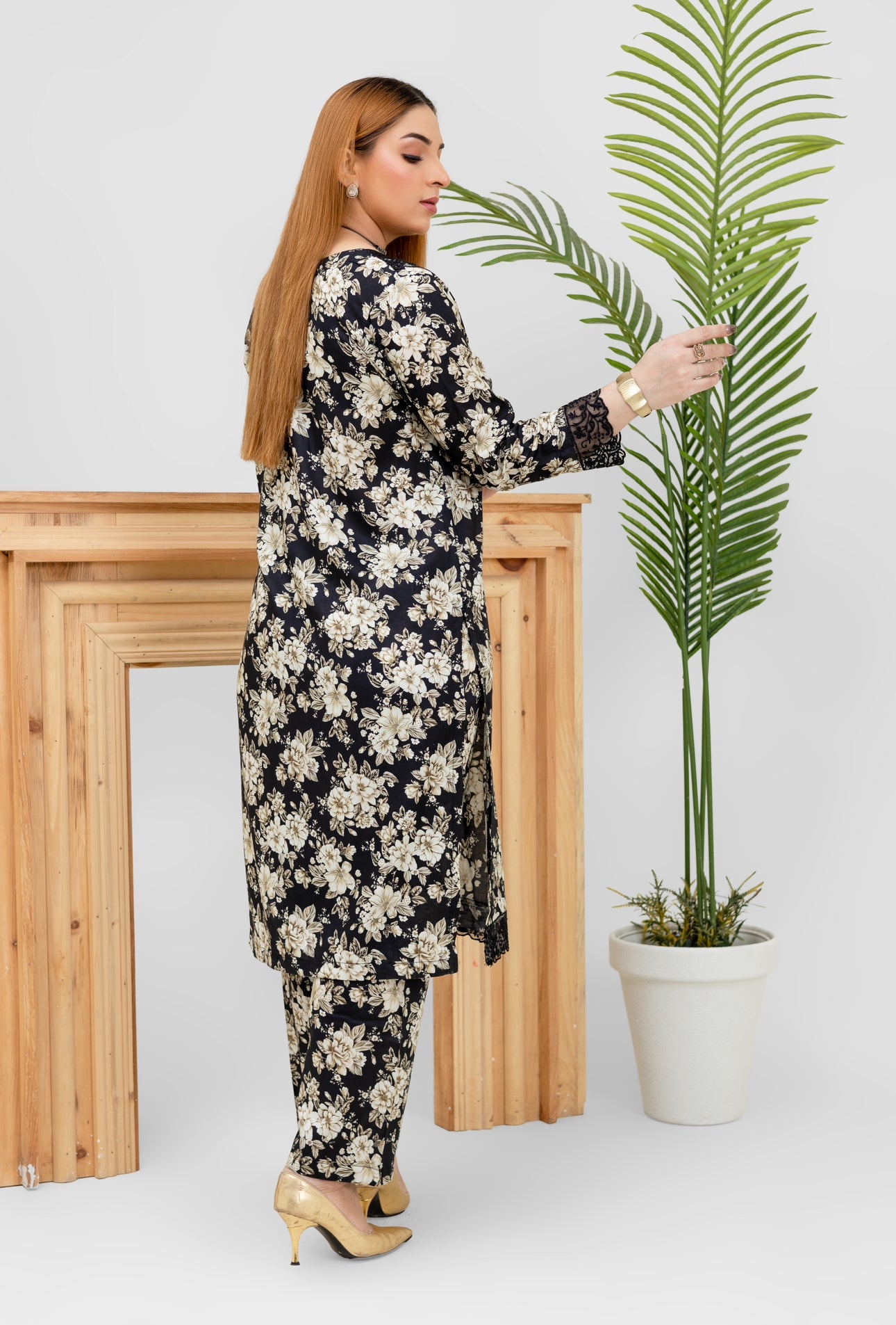 Brit 2 piece linen_2047 ladies suit BN1