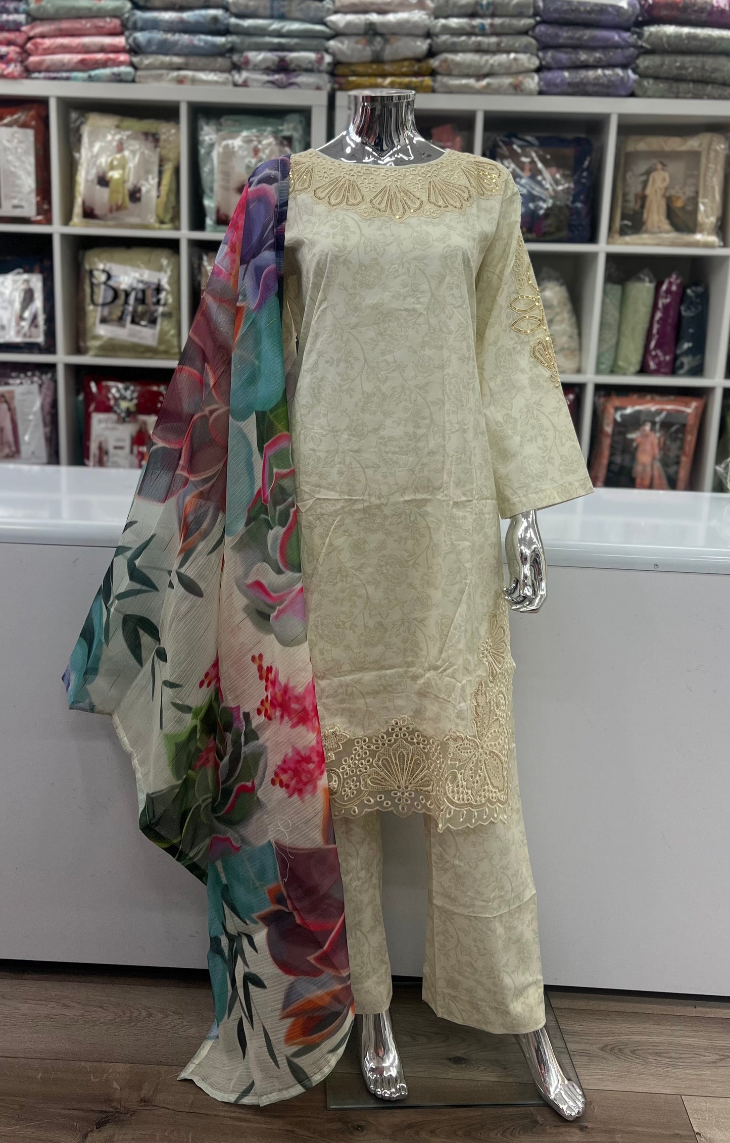 BRIT 3 piece LAWN_100305 ladies suit B158