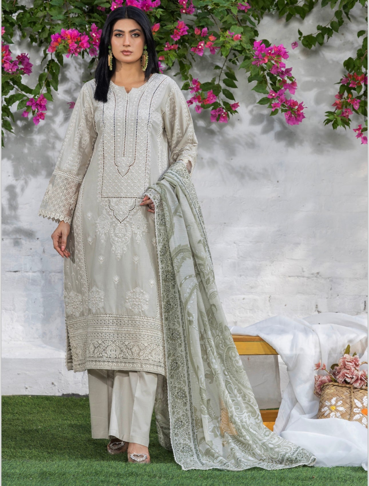 BRIT Ishrat 3 piece lux lawn_100325 Pakistani ladies suit B165