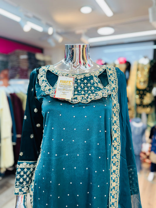 Brit 3 piece velvet_5016 Pakistani ladies suit B3