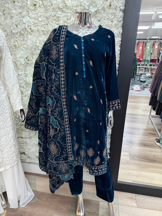 Brit 3 piece luxury Valvet with designer shawl_81042 Pakistani ladies suit Teal B285