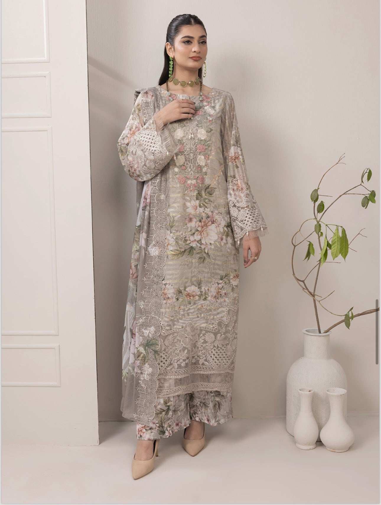 Brit 3 piece Jacquard _100251 ladies suit B145